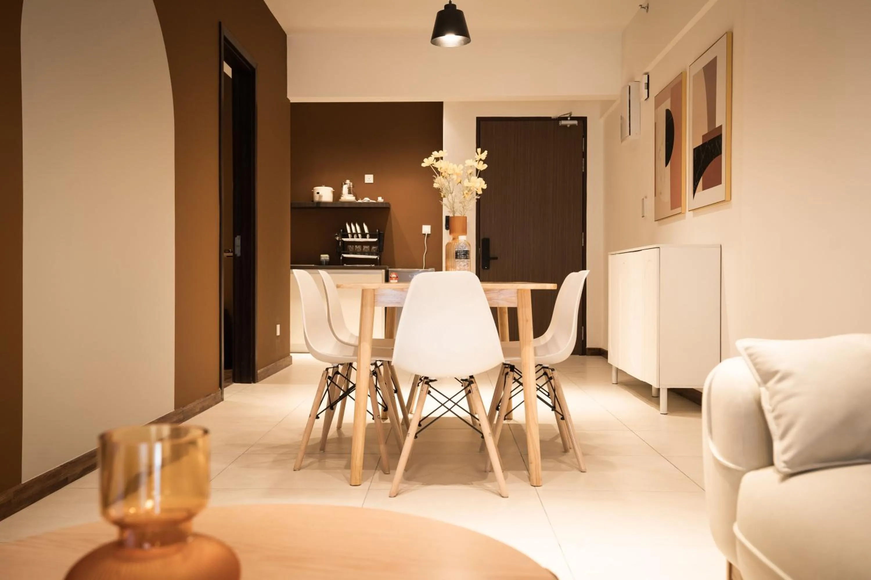 Living room in K Avenue by Pinstay