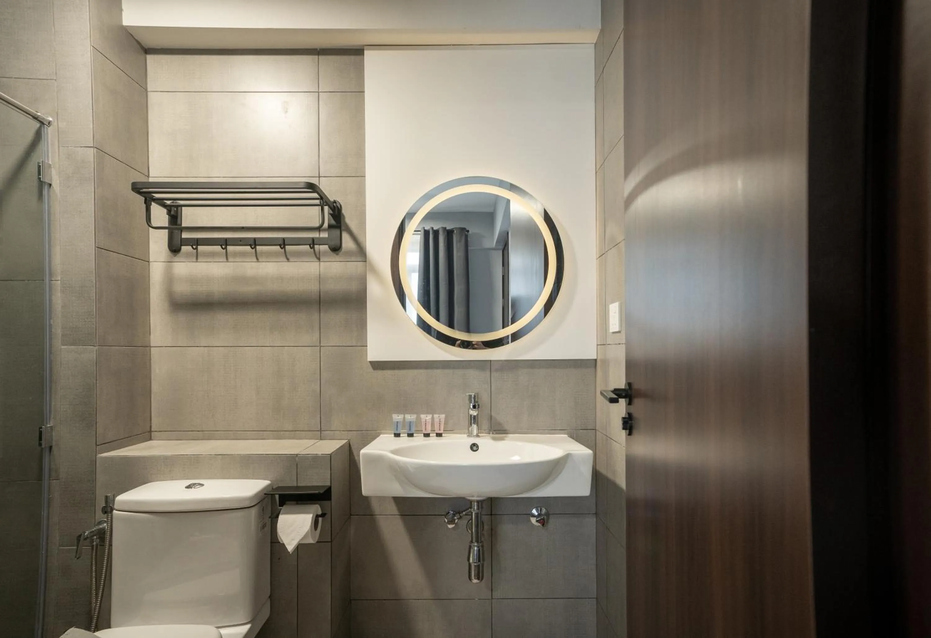 Bathroom in K Avenue by Pinstay