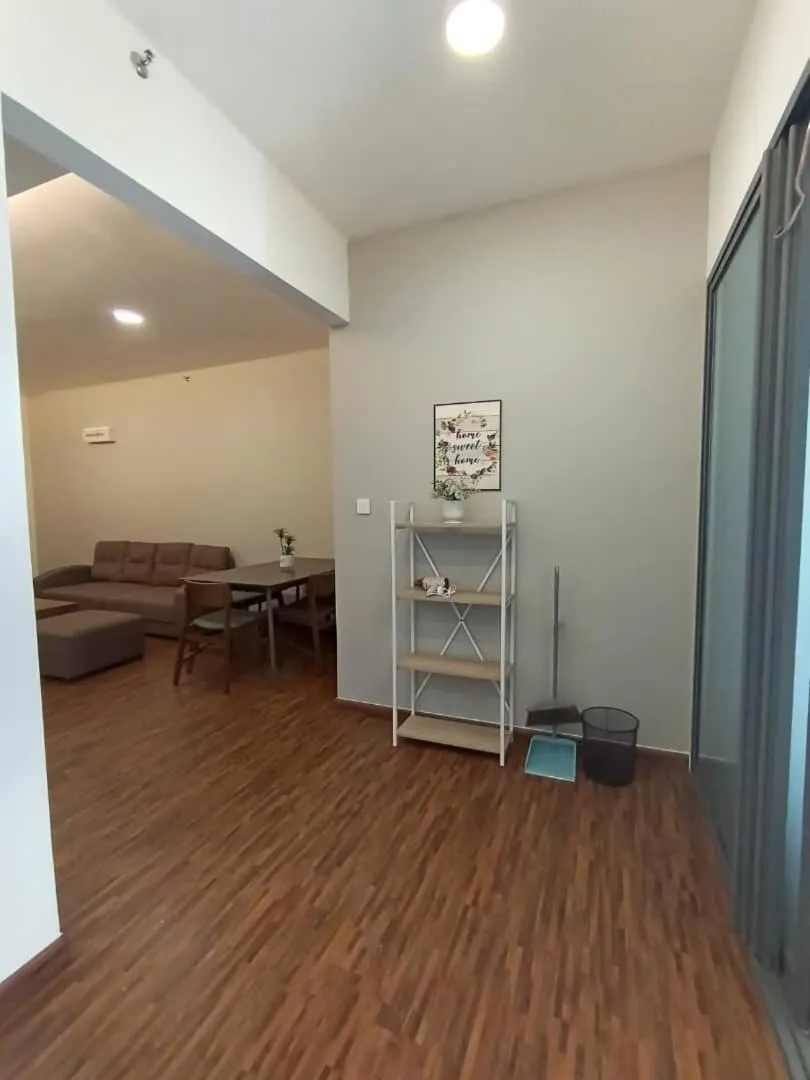 Living room in K Avenue by Pinstay