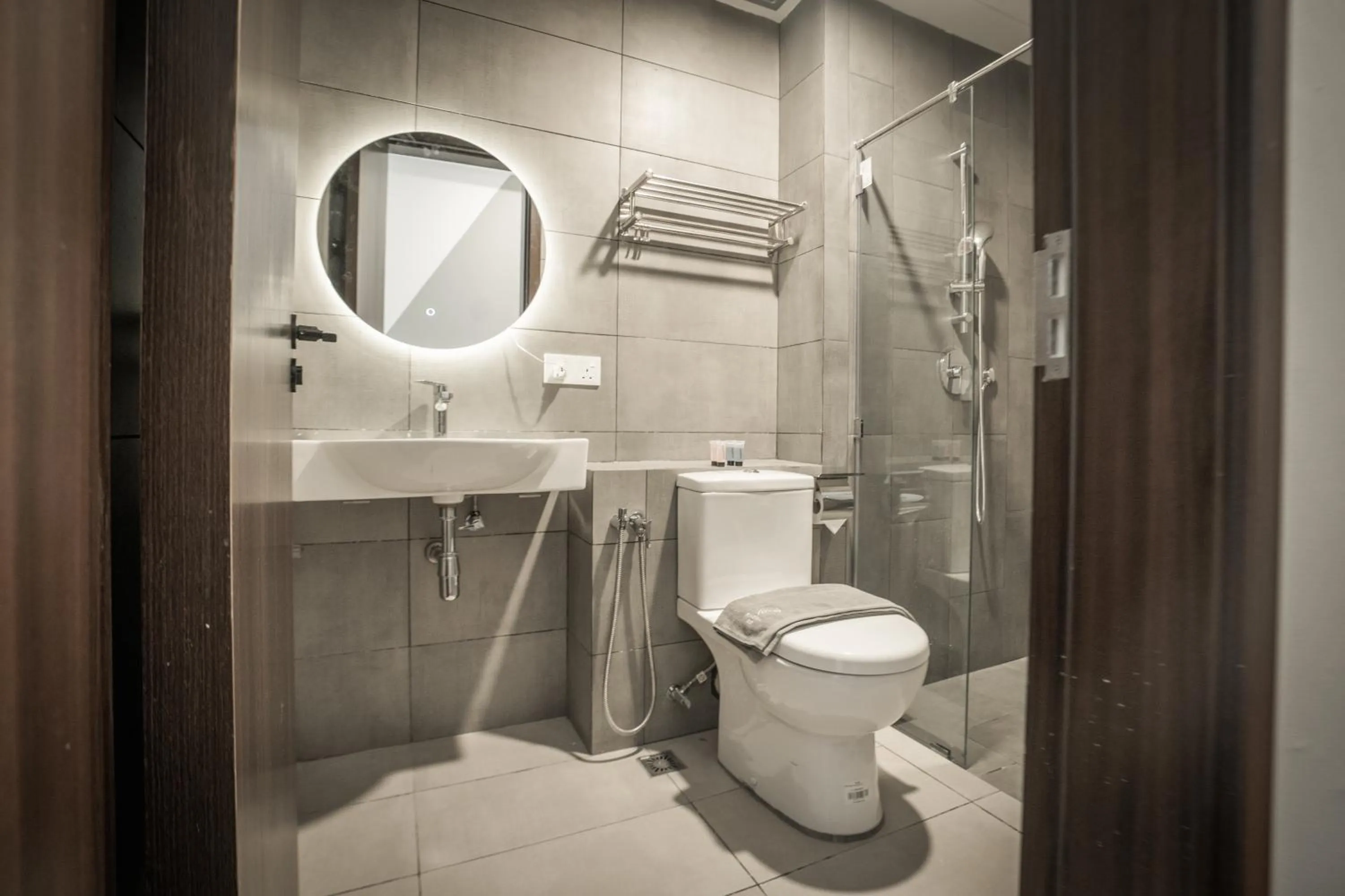 Bathroom in K Avenue by Pinstay