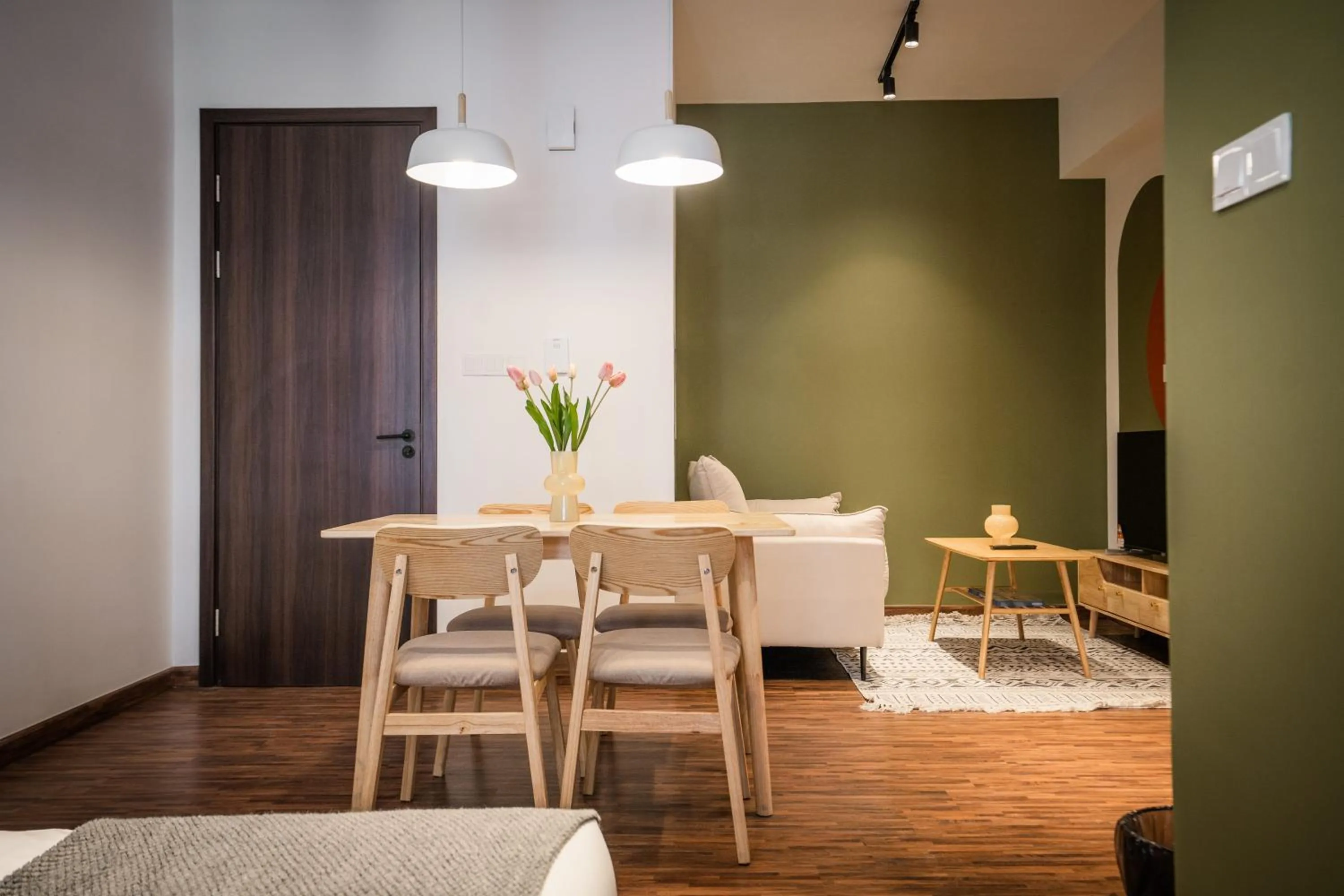 Living room in K Avenue by Pinstay