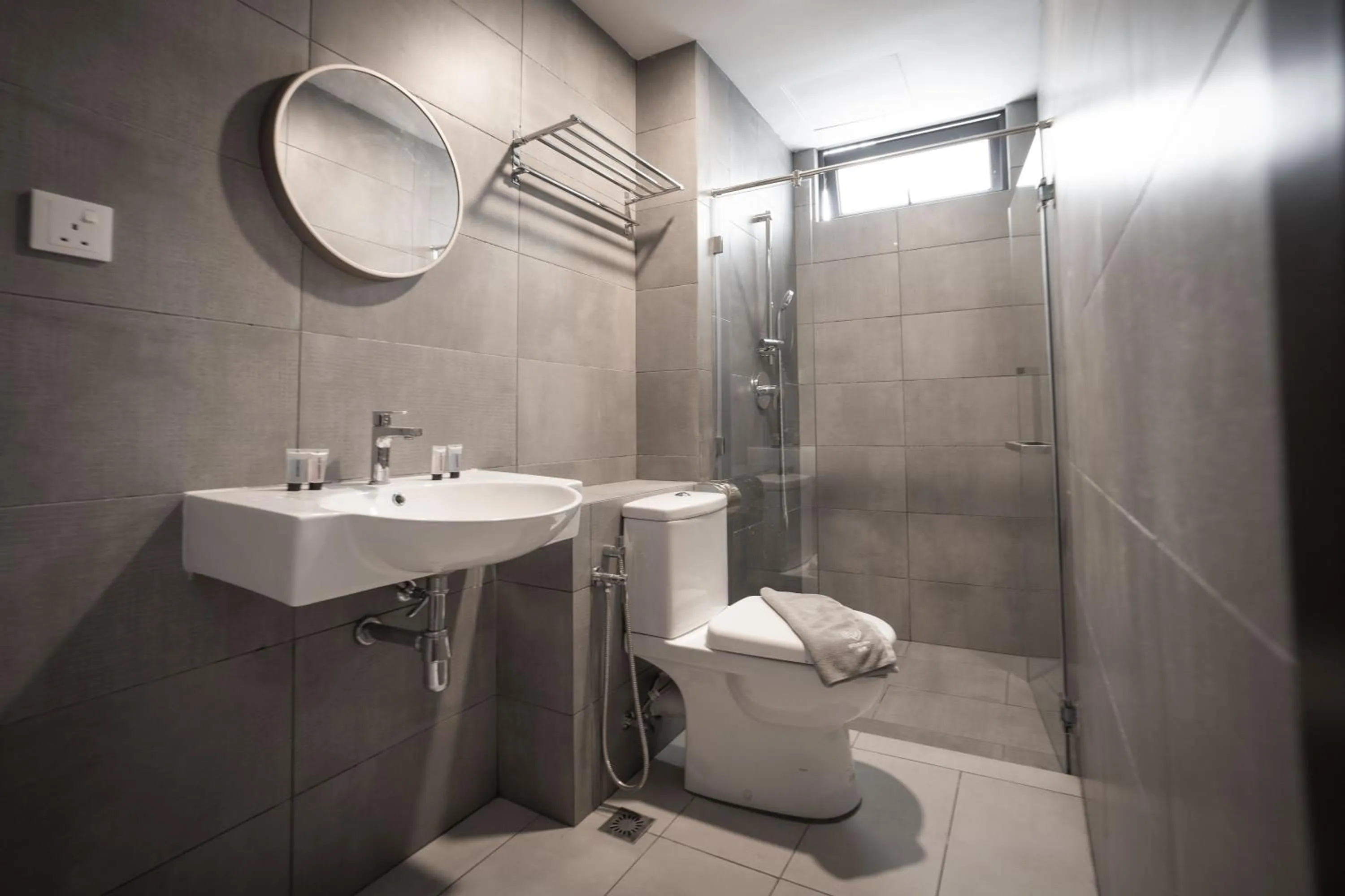 Toilet in K Avenue by Pinstay