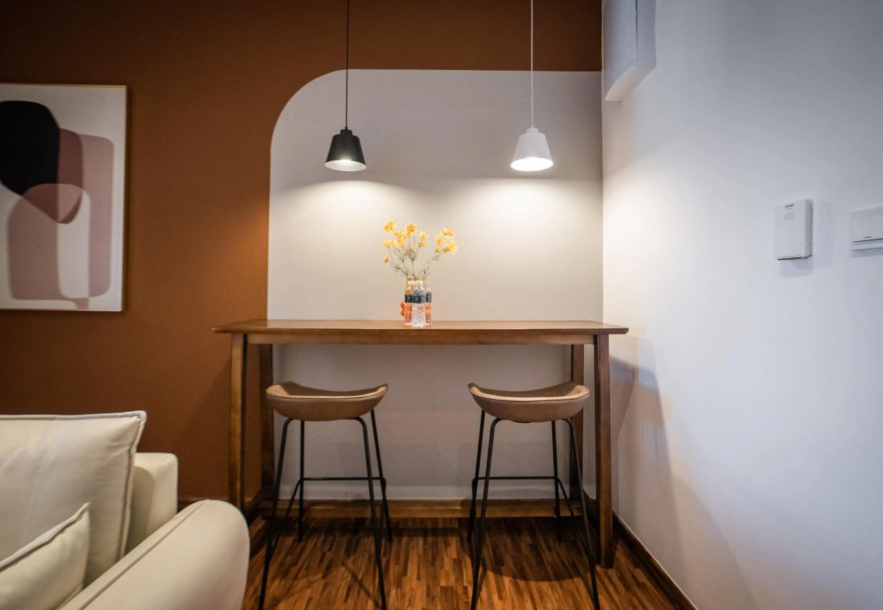 Living room in K Avenue by Pinstay