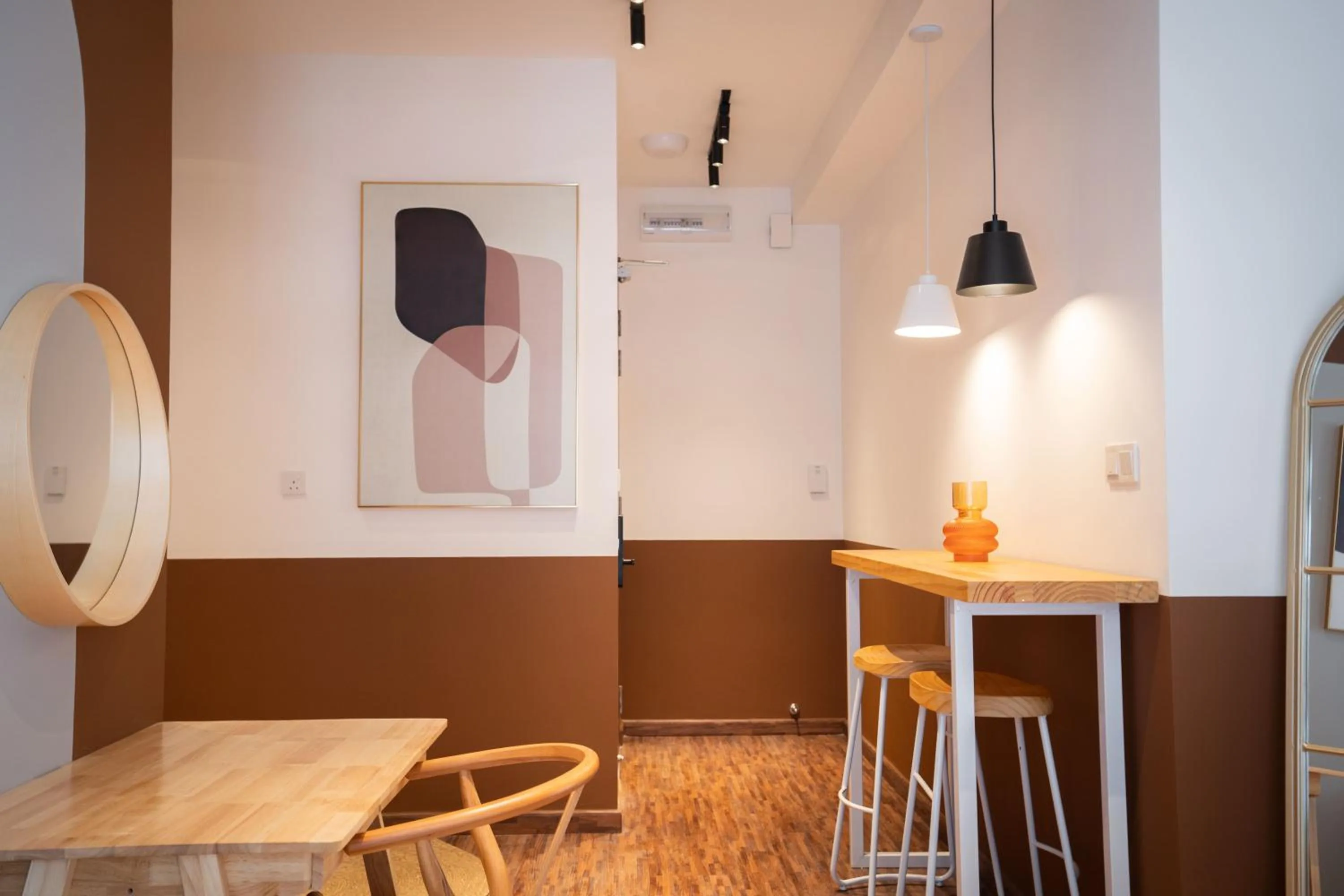 Living room in K Avenue by Pinstay