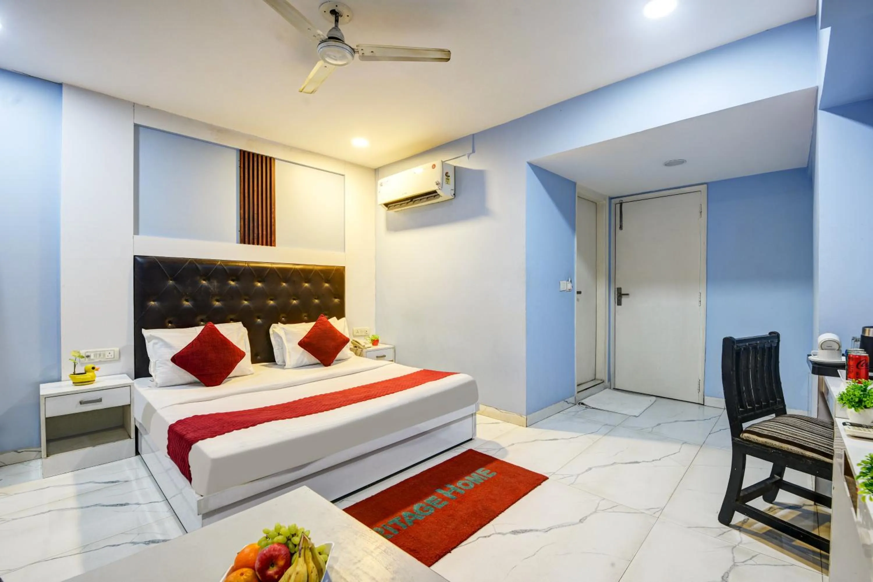 Bed in Hotel Heritage Home -3 Mins Walk from Metro And 5 Mins from Rail Station