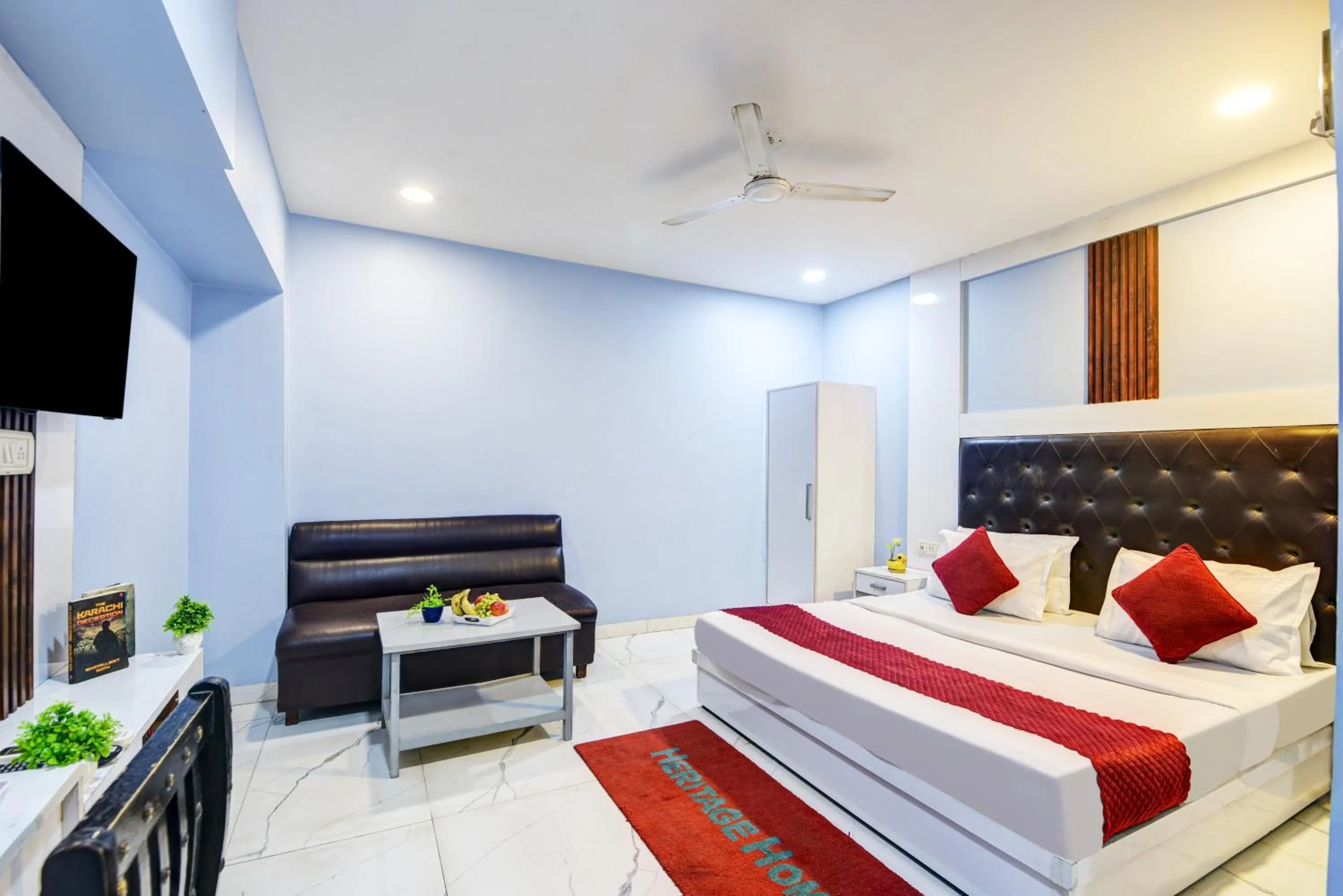 Bed in Hotel Heritage Home -3 Mins Walk from Metro And 5 Mins from Rail Station