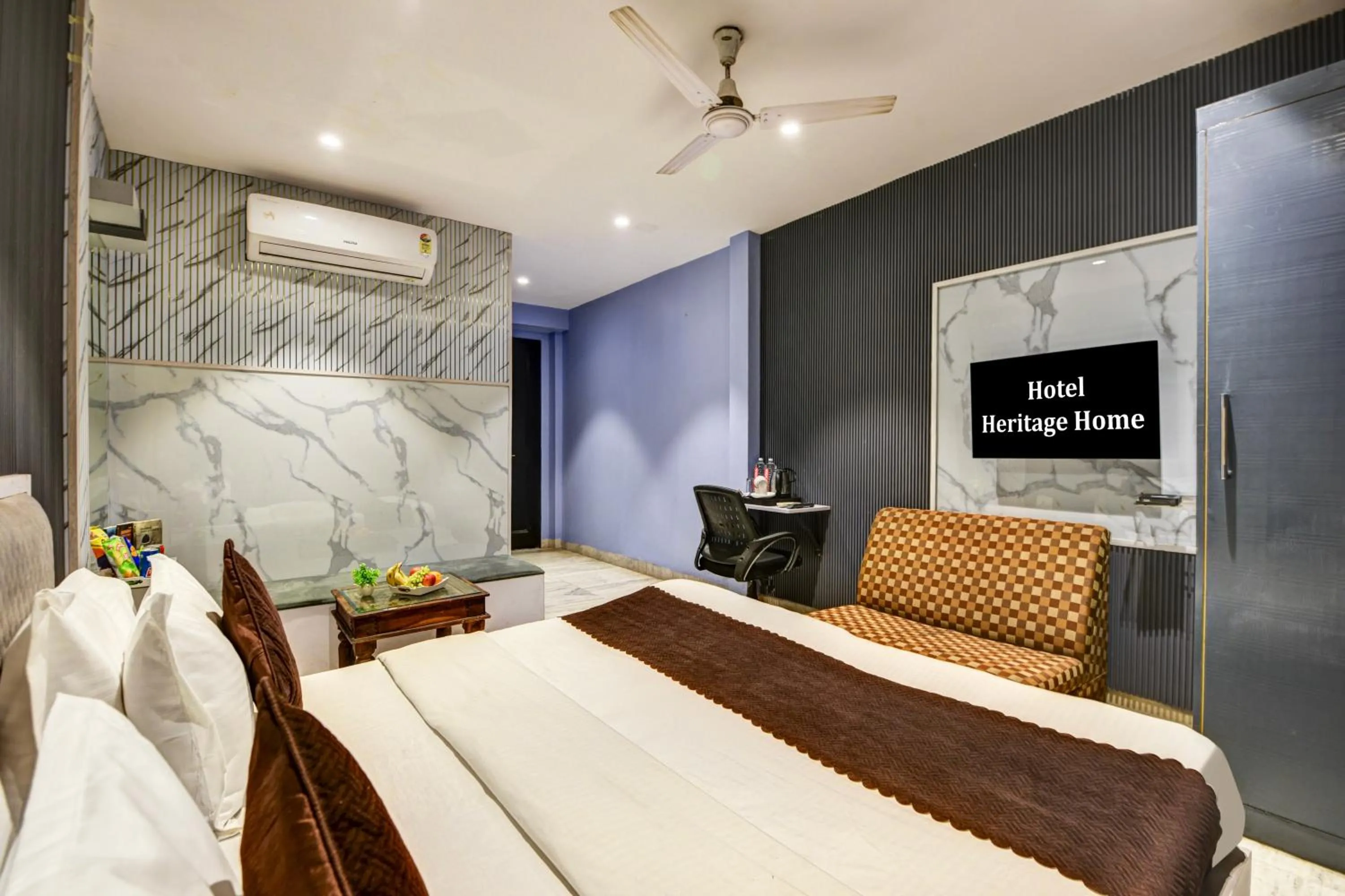 Bed in Hotel Heritage Home -3 Mins Walk from Metro And 5 Mins from Rail Station