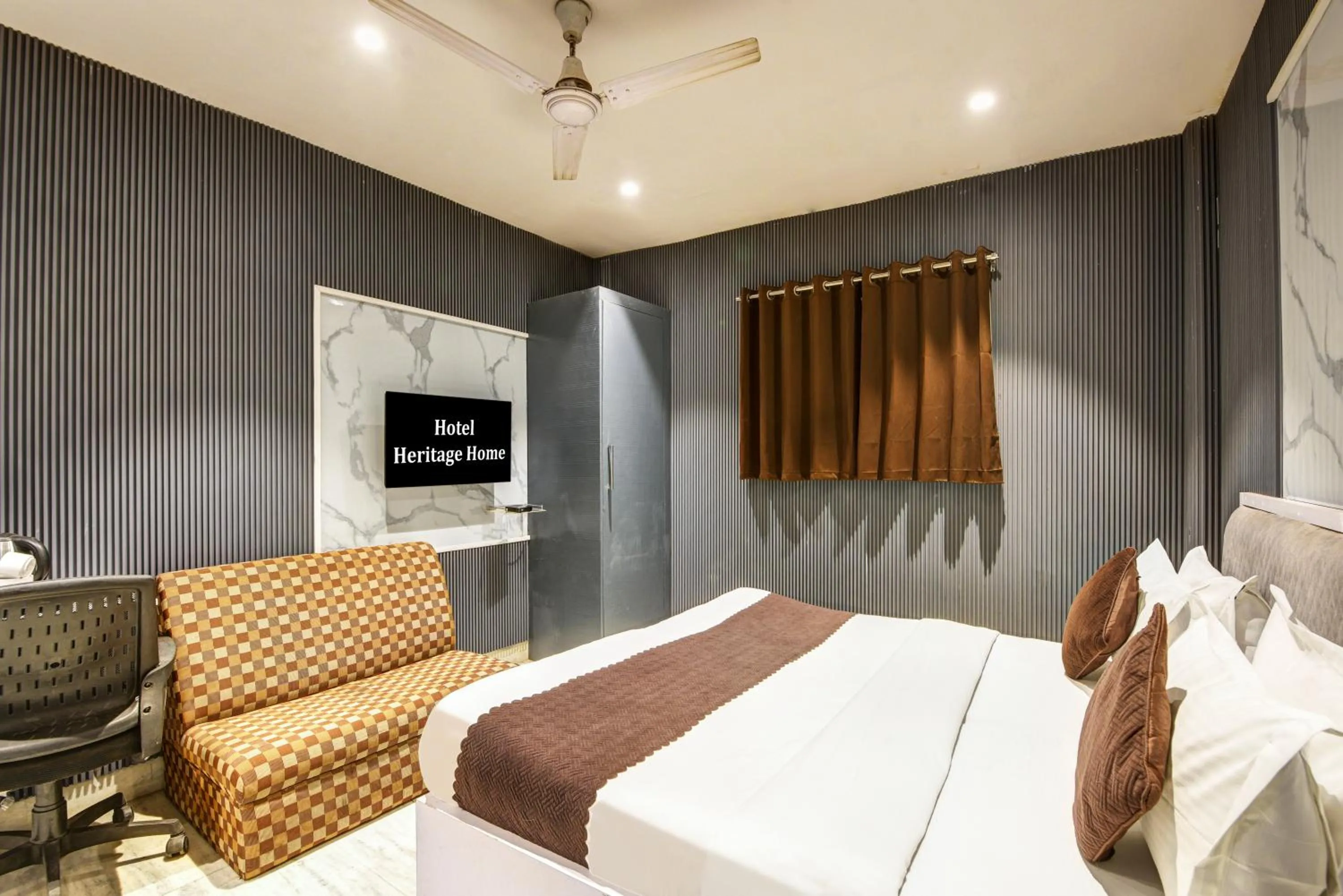 Bedroom, Bed in Hotel Heritage Home -3 Mins Walk from Metro And 5 Mins from Rail Station