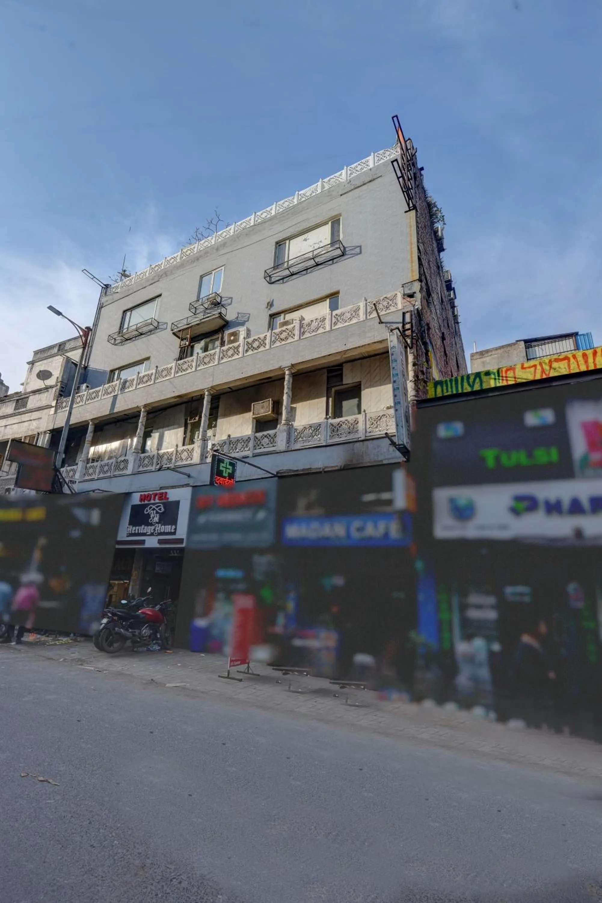 Property building in Hotel Heritage Home -3 Mins Walk from Metro And 5 Mins from Rail Station