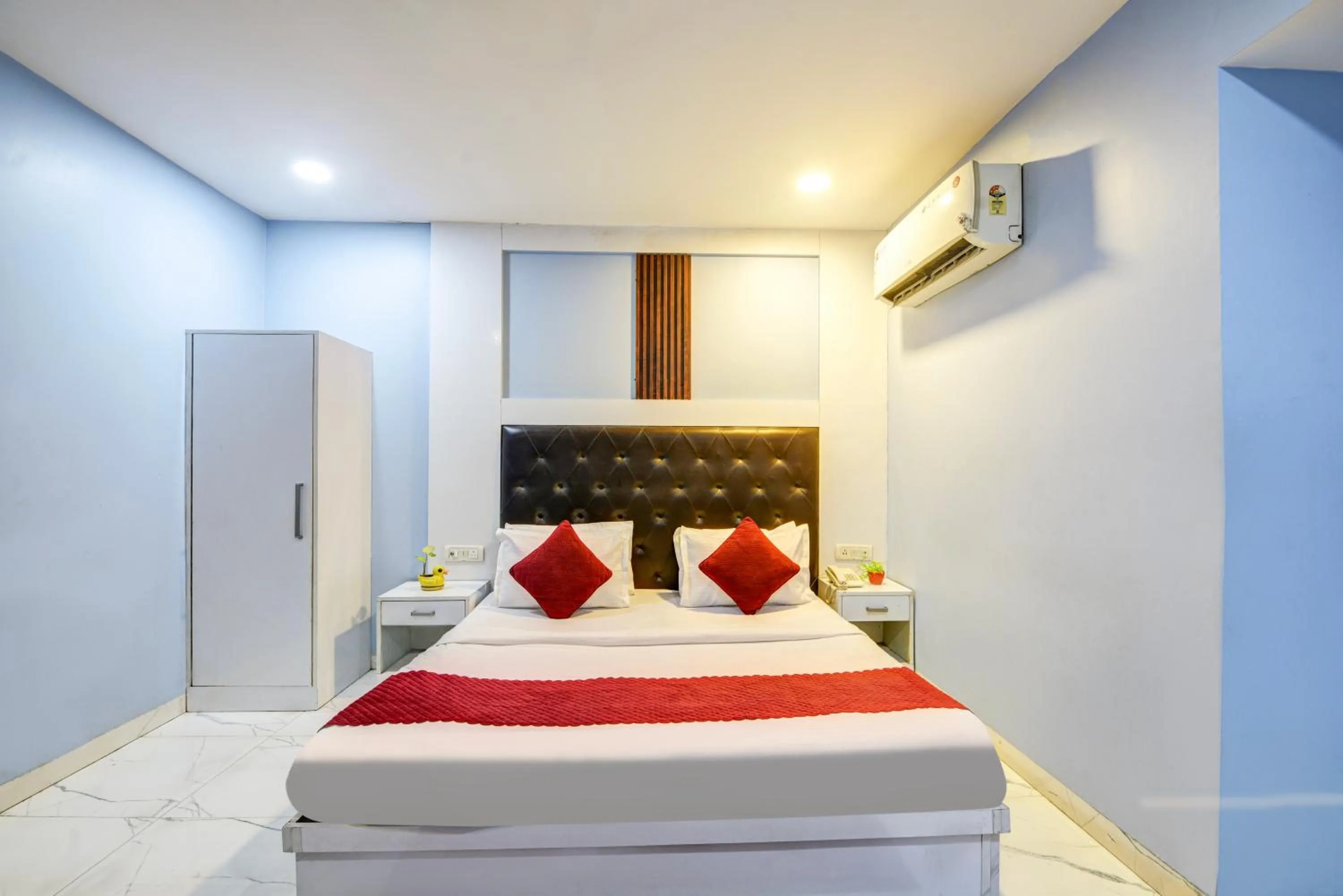 Bedroom, Bed in Hotel Heritage Home -3 Mins Walk from Metro And 5 Mins from Rail Station