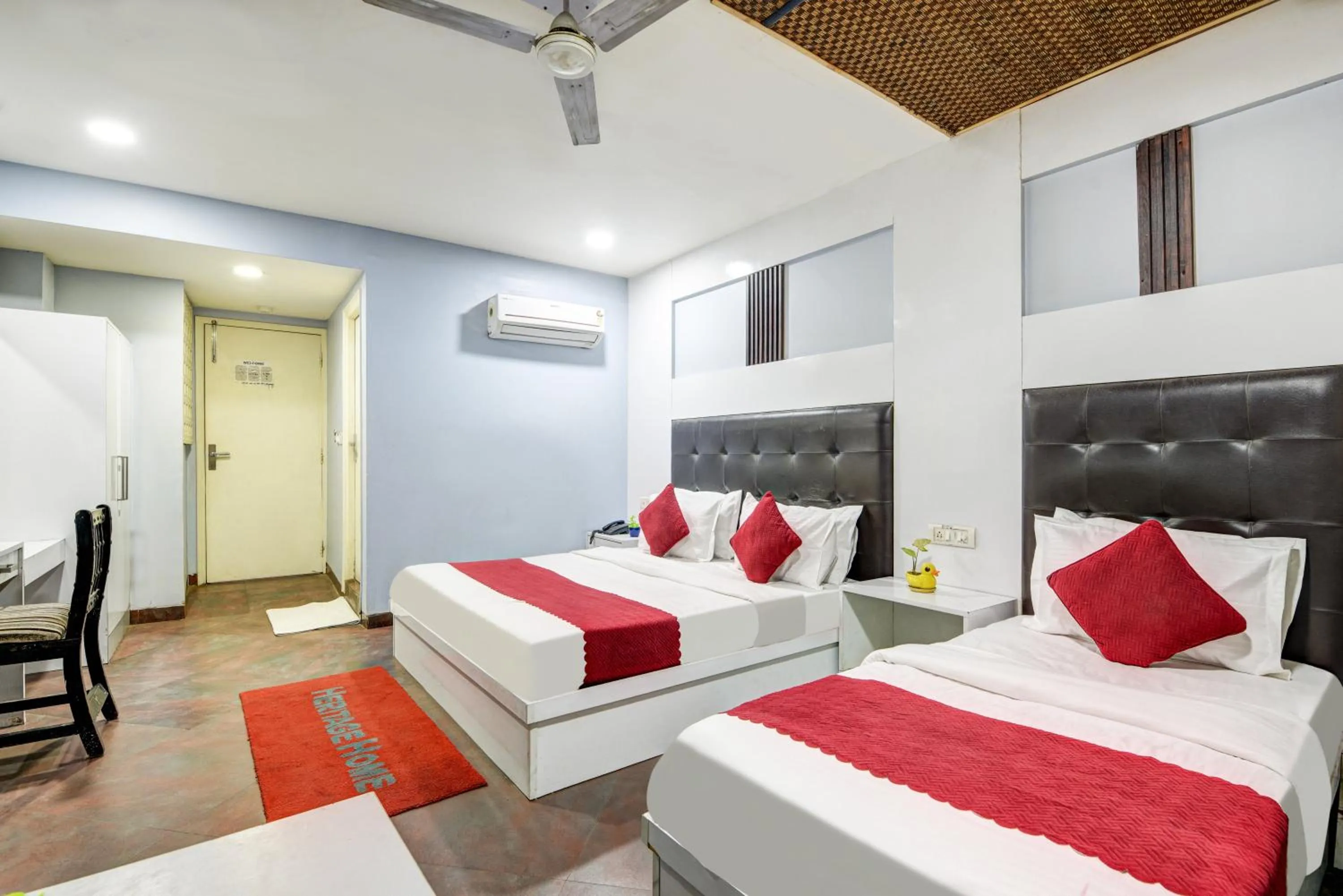 Bed in Hotel Heritage Home -3 Mins Walk from Metro And 5 Mins from Rail Station