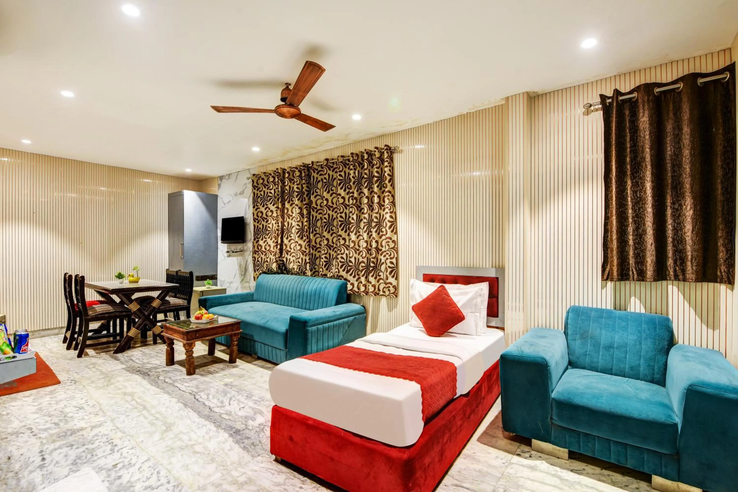 Bedroom, Bed in Hotel Heritage Home -3 Mins Walk from Metro And 5 Mins from Rail Station