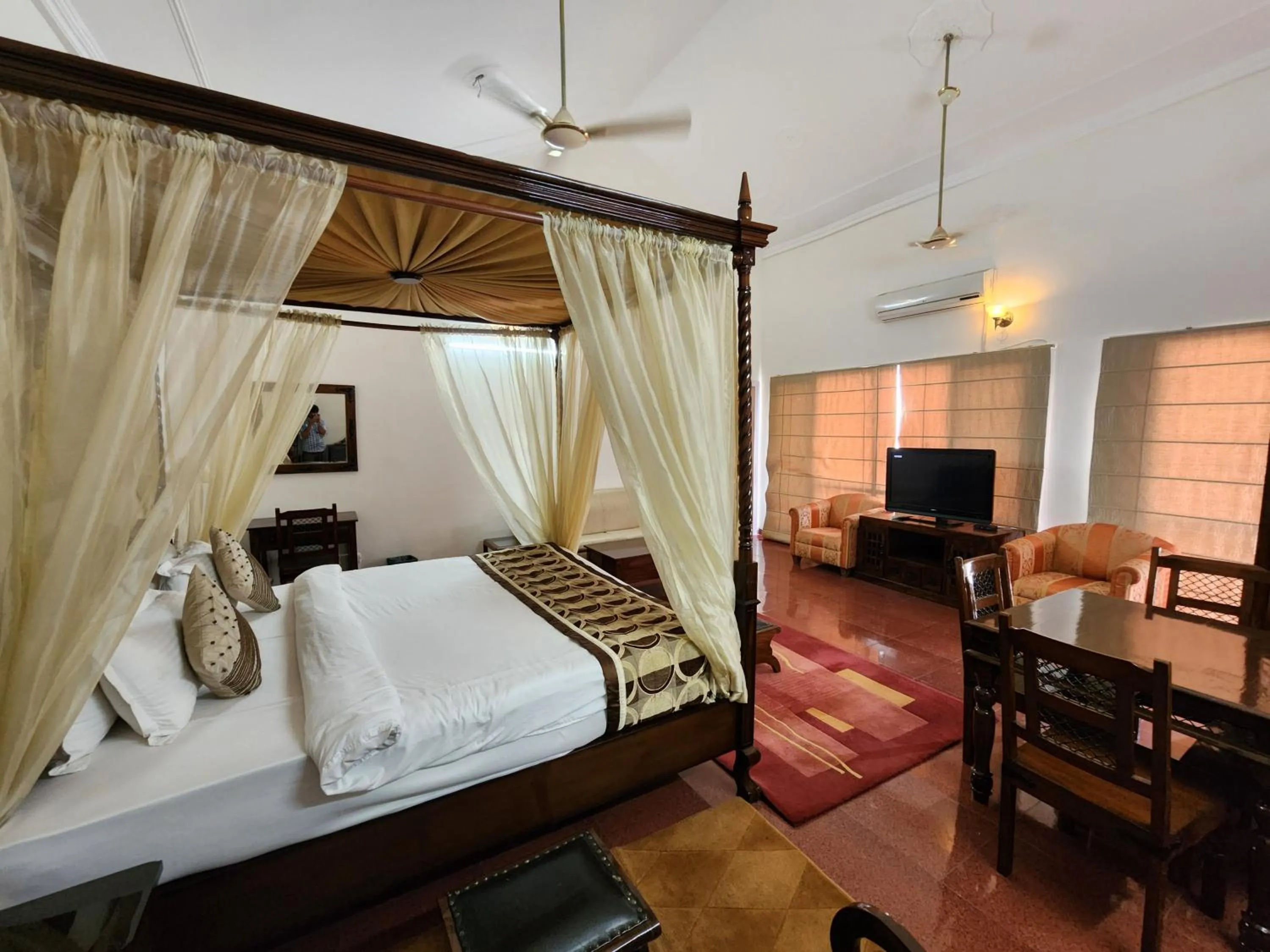 Bed in Hotel Royal Ark - Kasauli