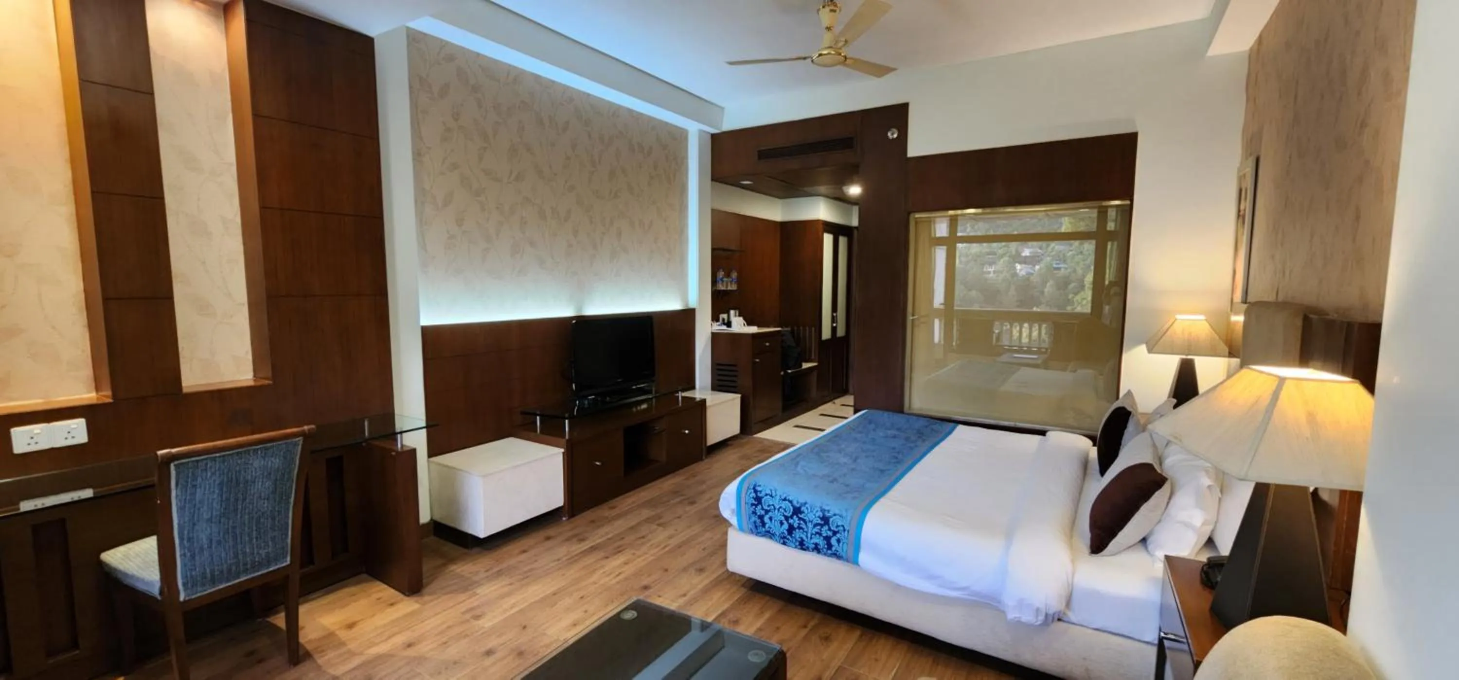Bed in Hotel Royal Ark - Kasauli