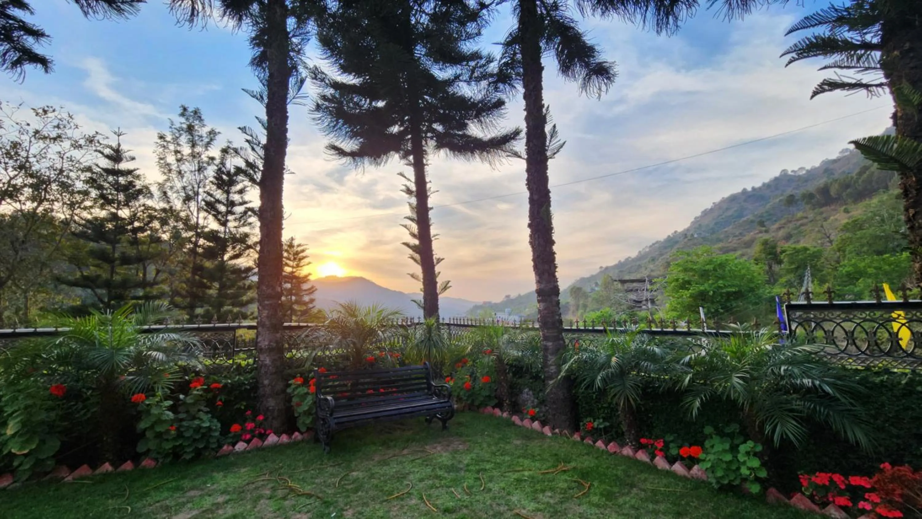 Garden in Hotel Royal Ark - Kasauli