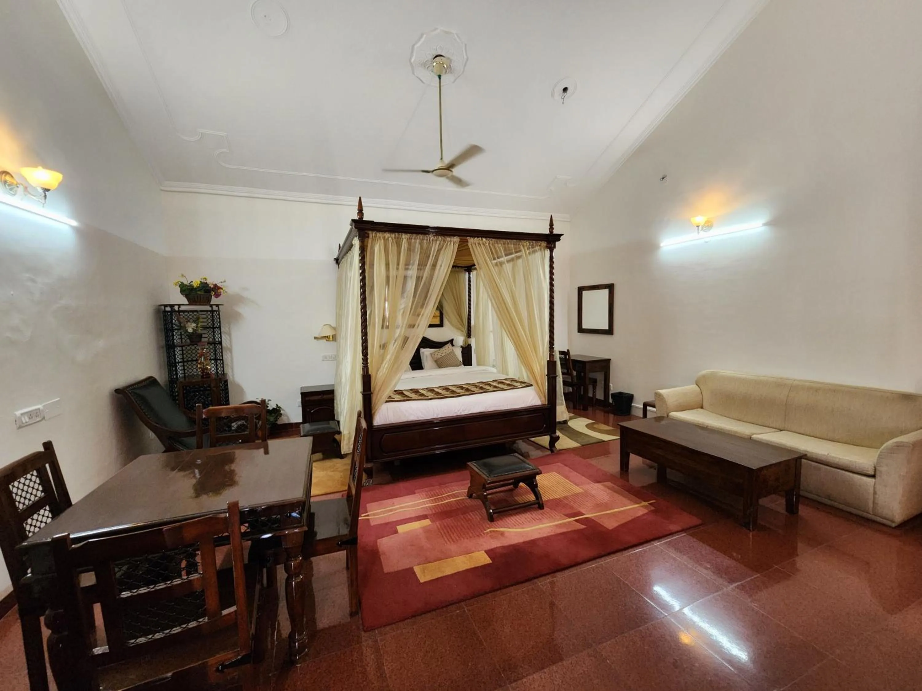 Bed in Hotel Royal Ark - Kasauli