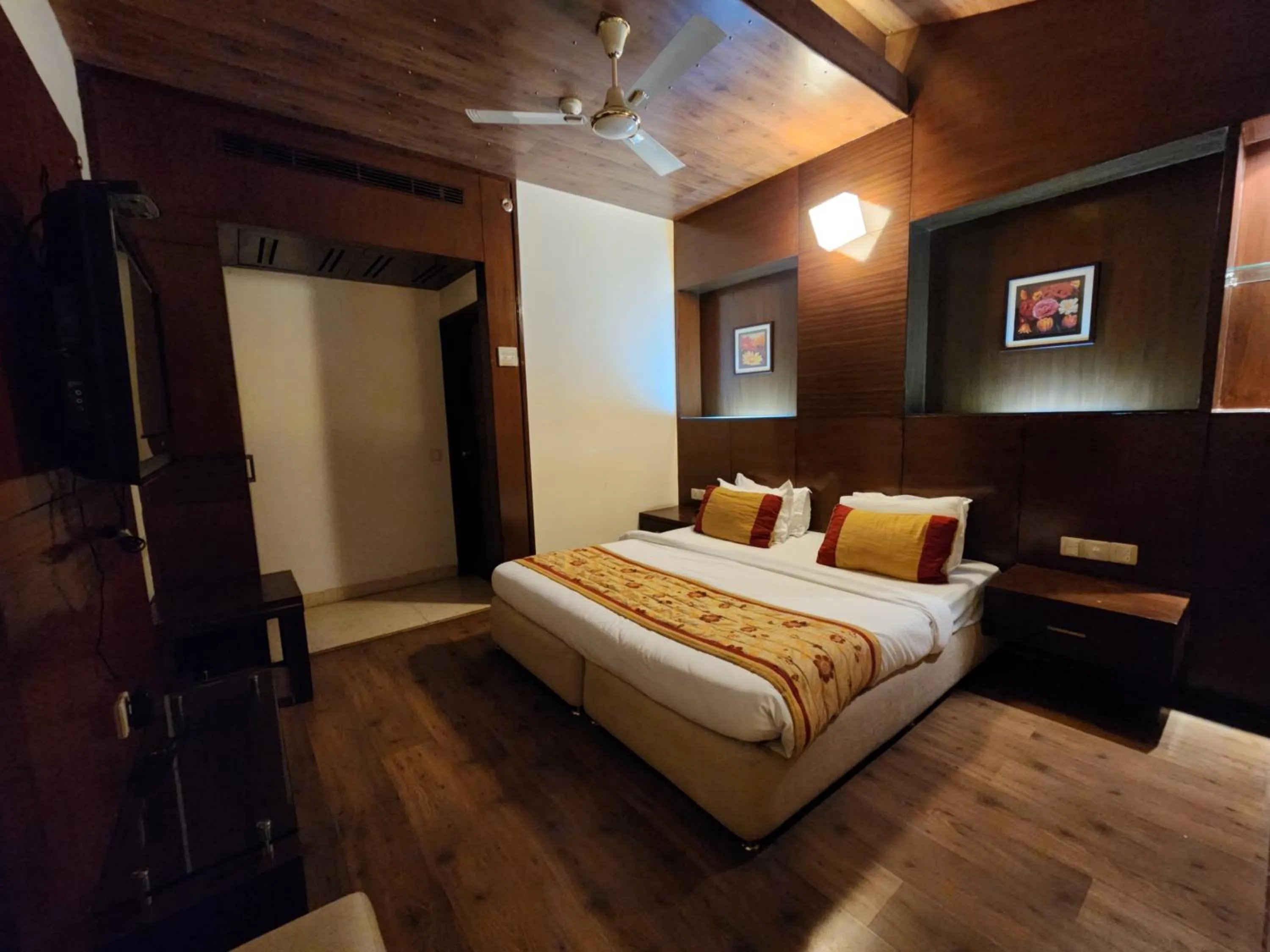 Bed in Hotel Royal Ark - Kasauli