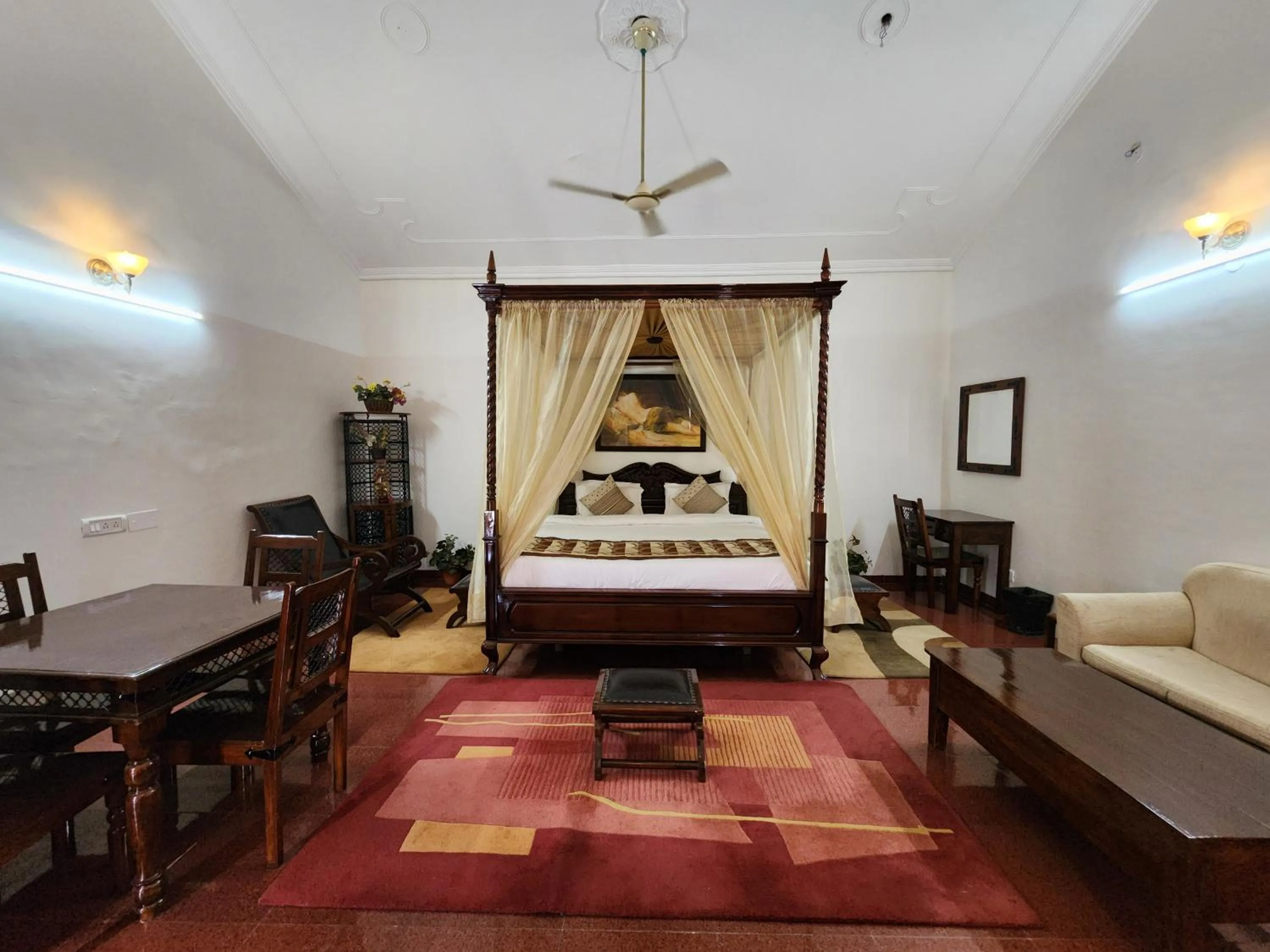 Bed in Hotel Royal Ark - Kasauli