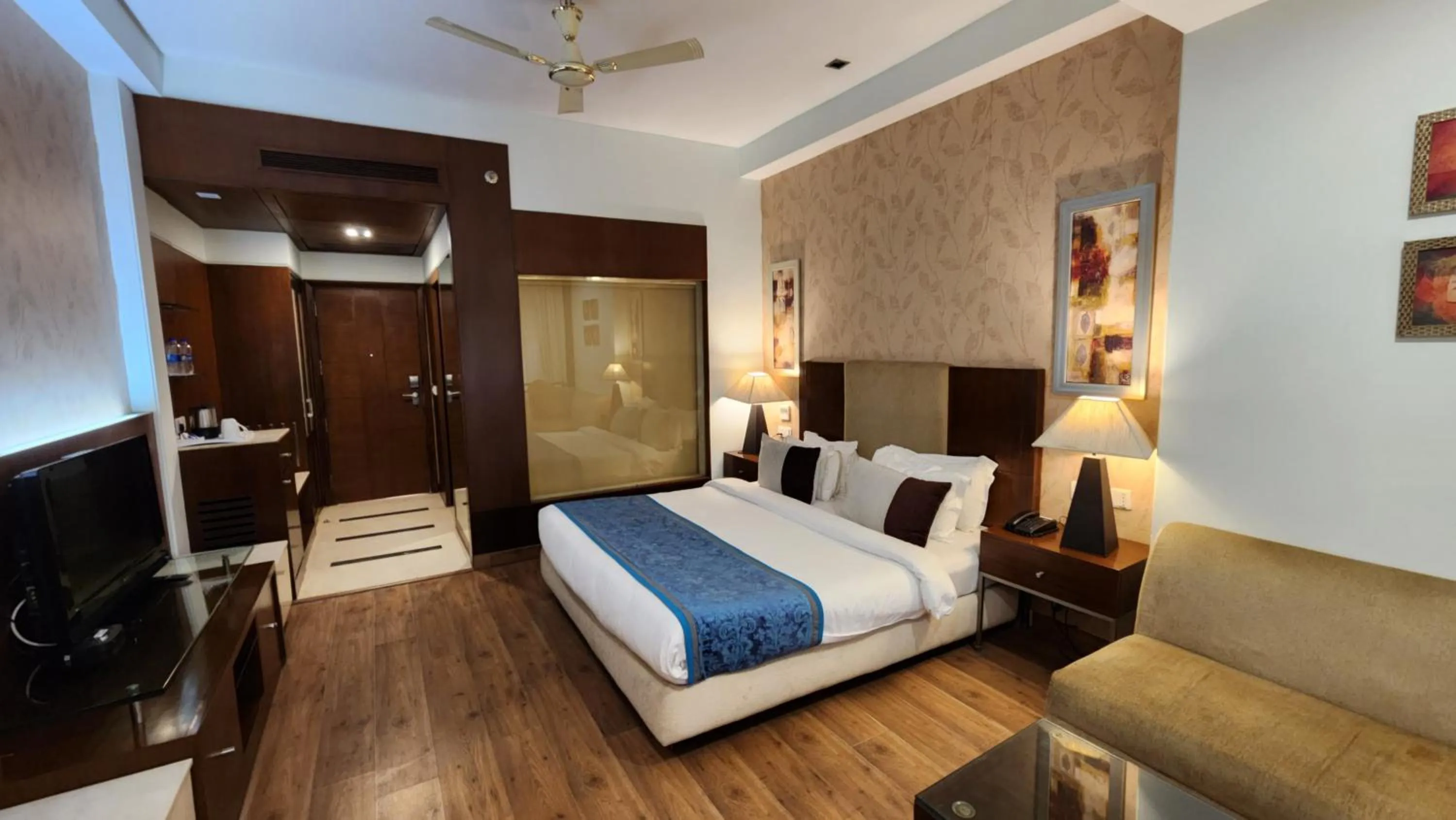 Bed in Hotel Royal Ark - Kasauli