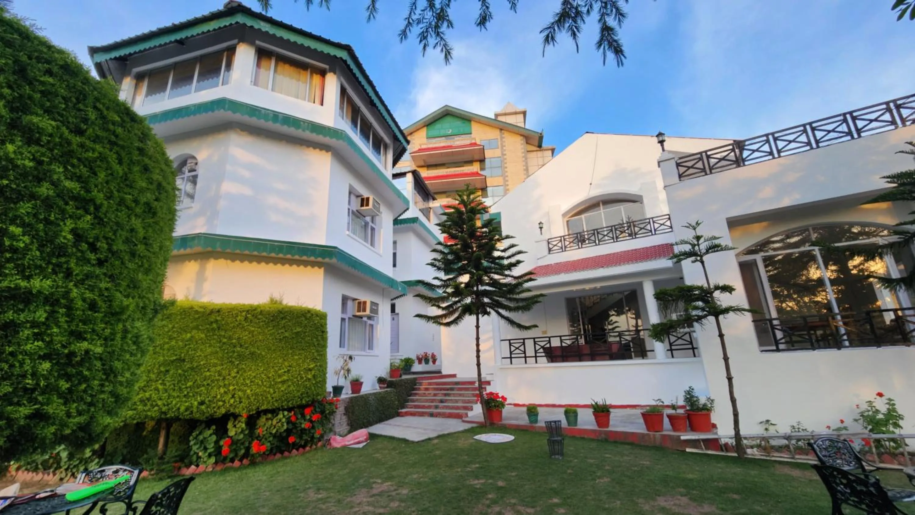 Garden view in Hotel Royal Ark - Kasauli