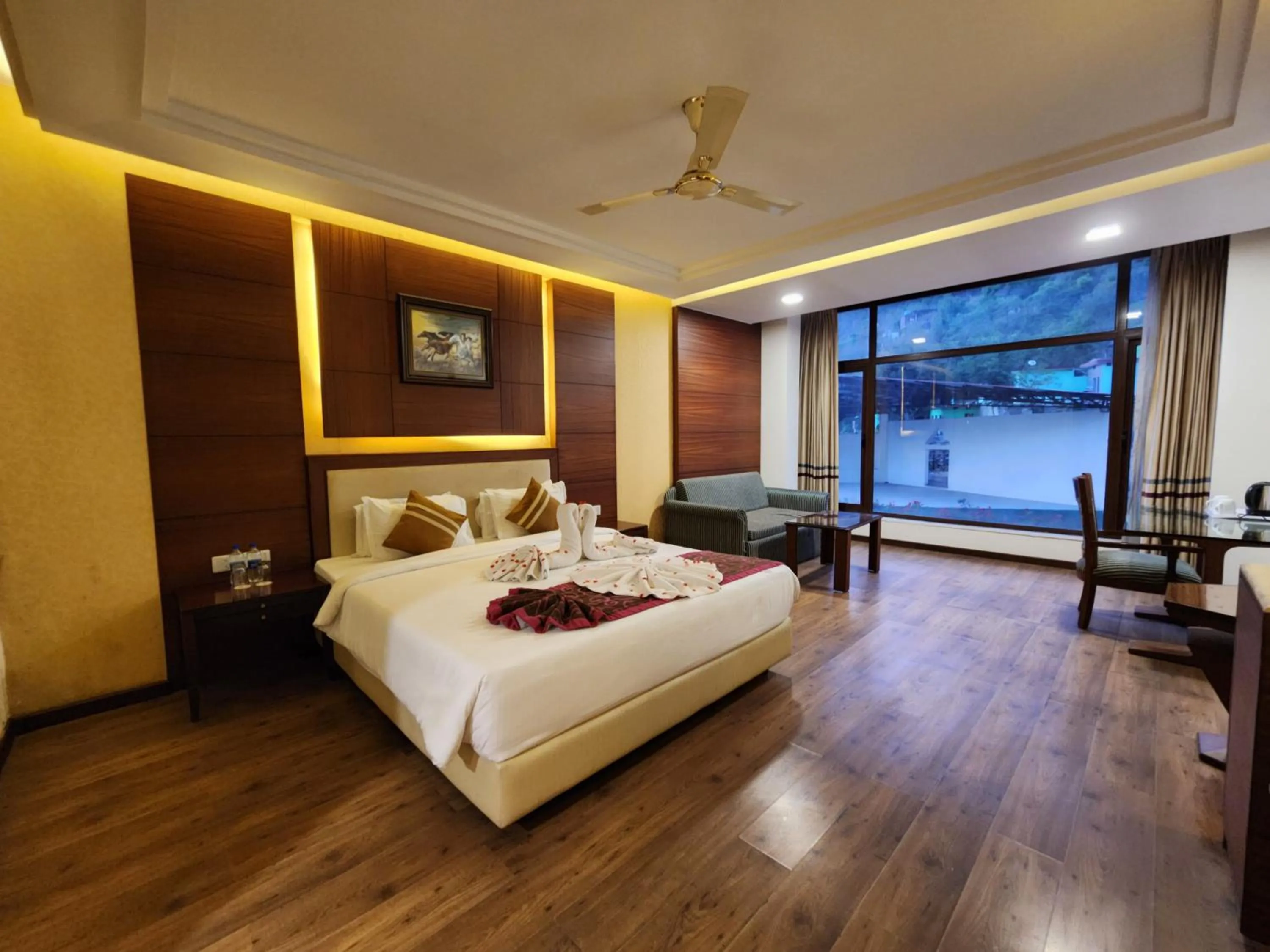 Bed in Hotel Royal Ark - Kasauli