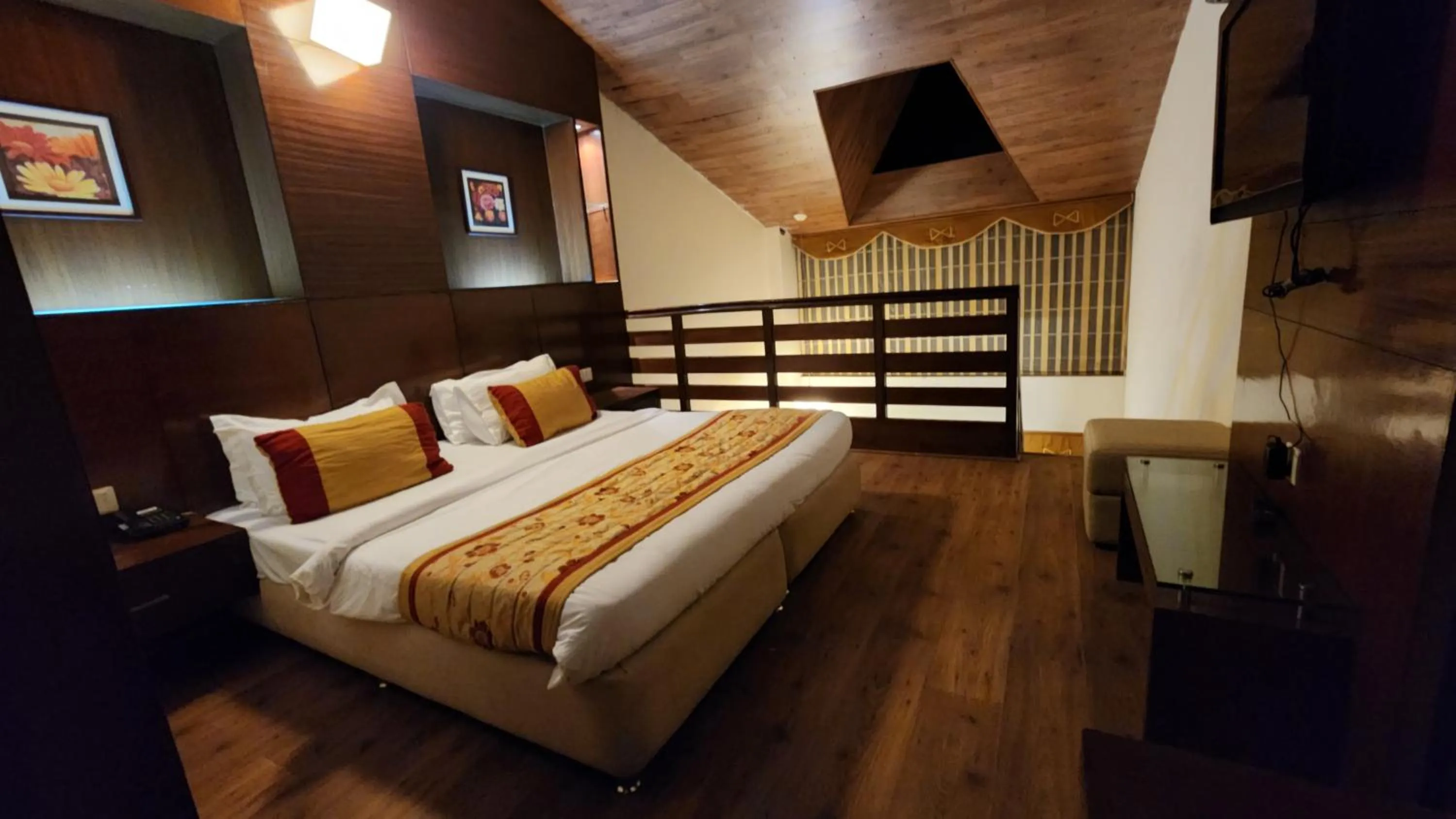 Bed in Hotel Royal Ark - Kasauli