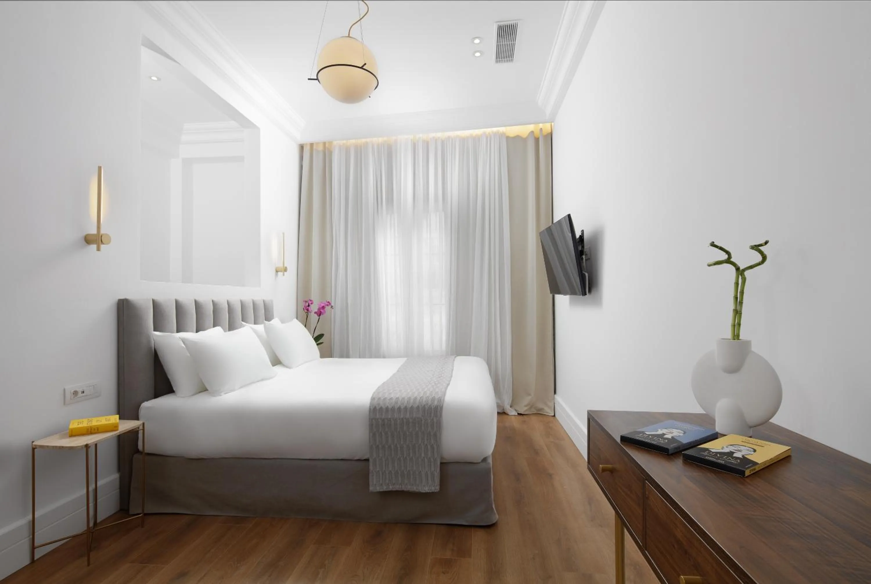 Photo of the whole room, Bed in La Divina