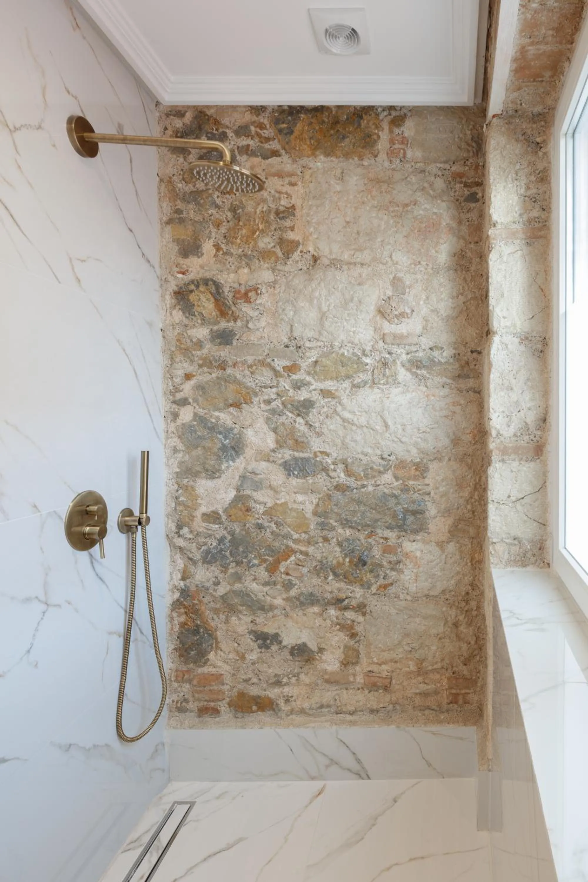 Bathroom in La Divina