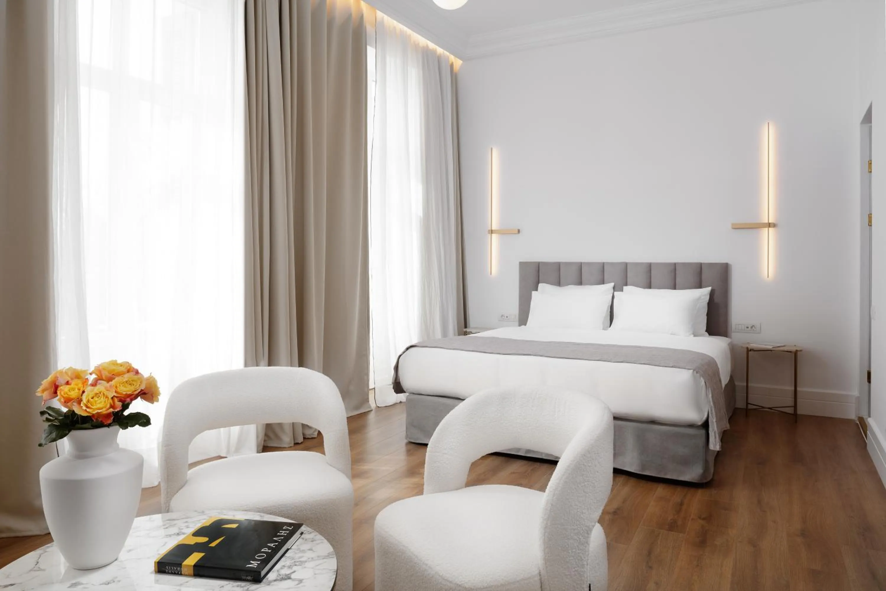 Seating area, Bed in La Divina