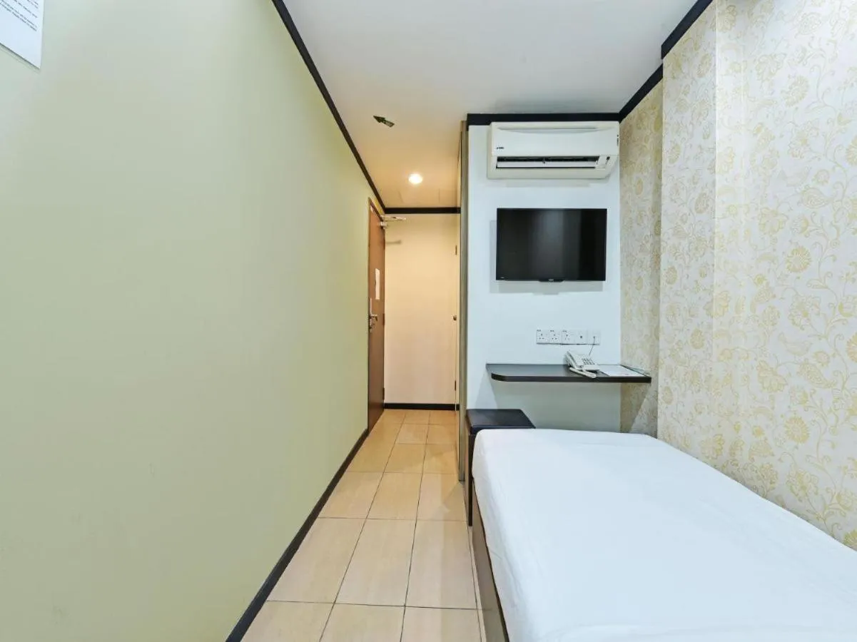 Bedroom, Bed in One Enigma Hotel