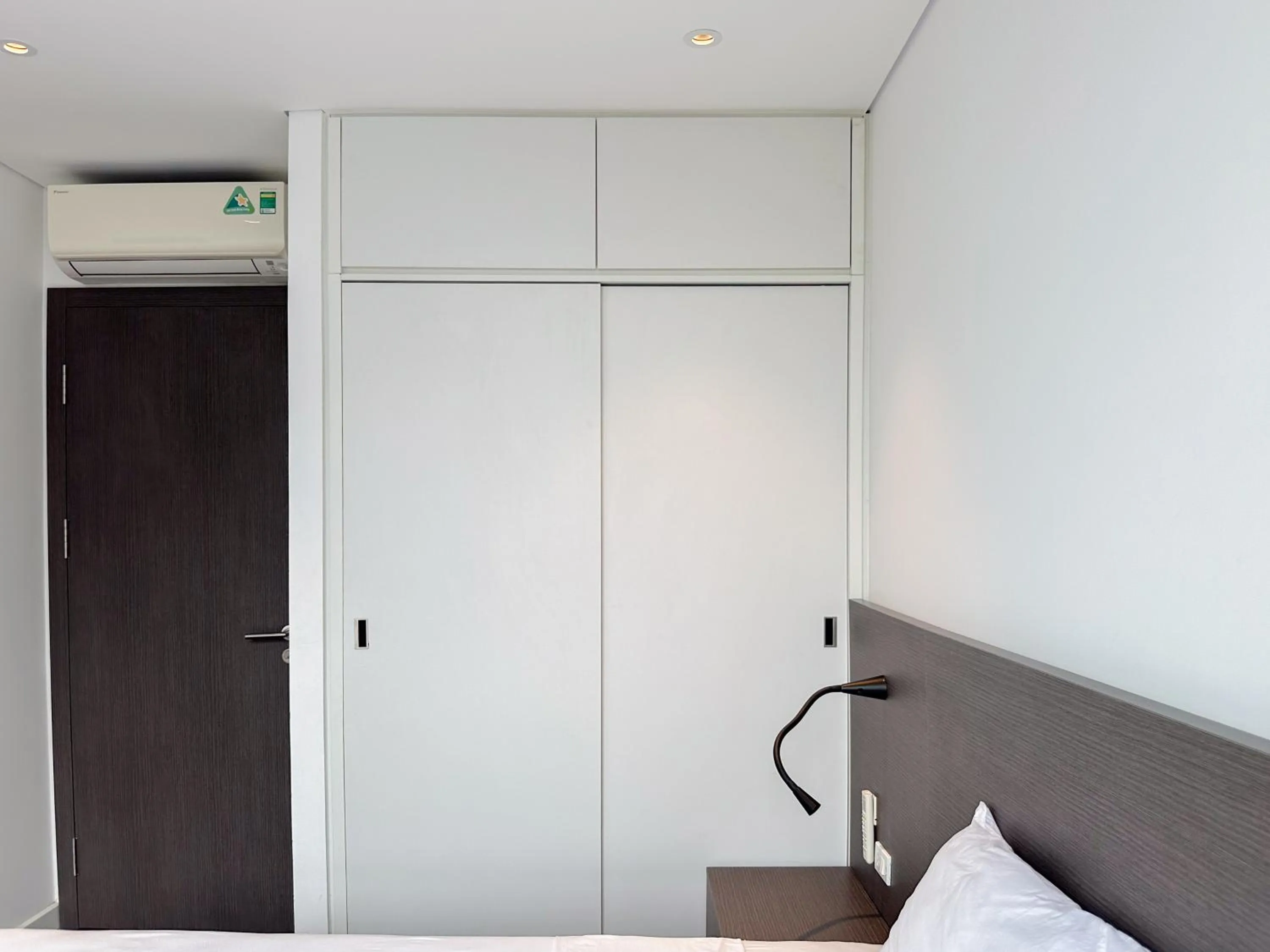 Bed in Hazuki, Modern Minimalist Apartment