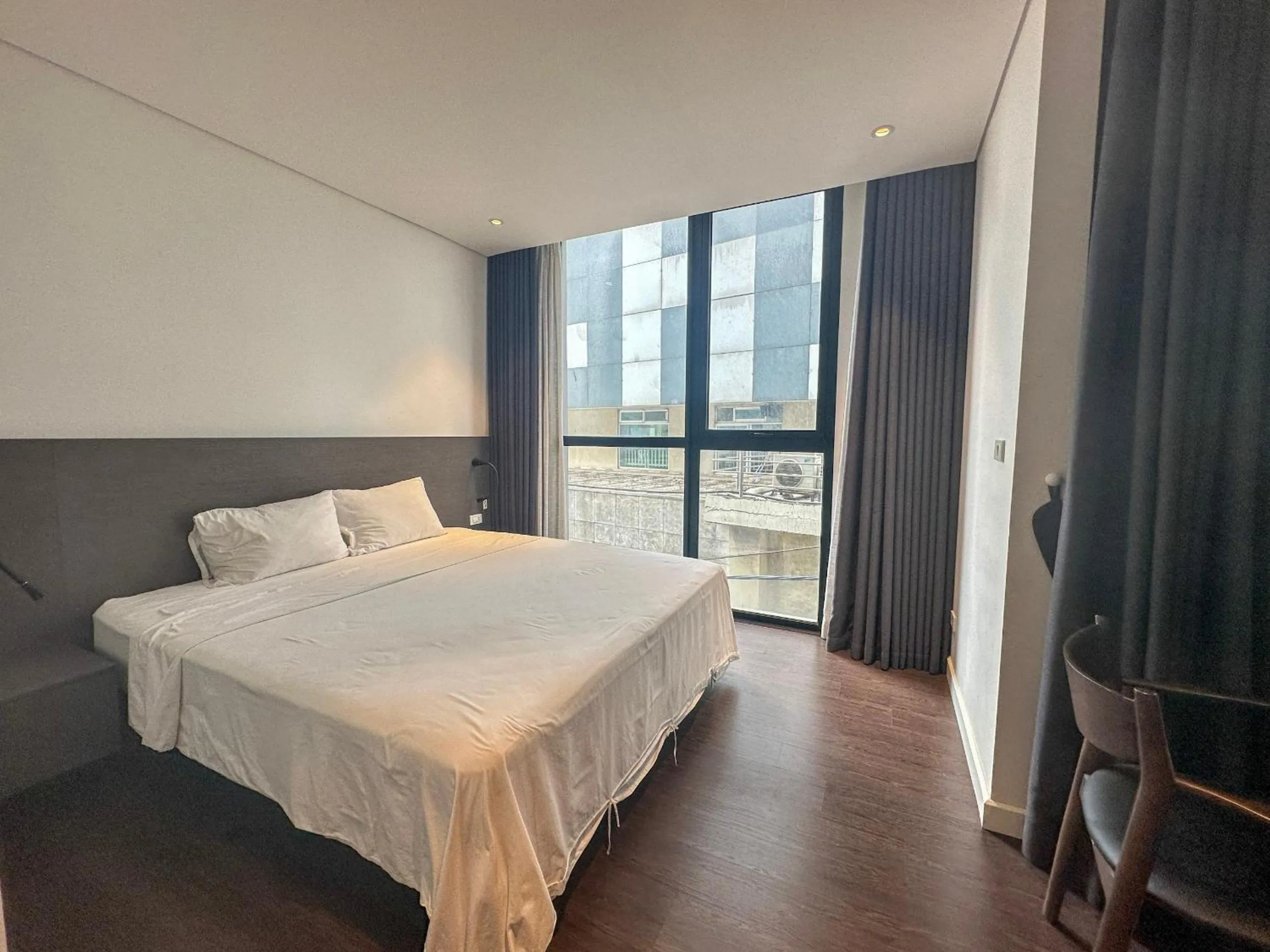 Bed in Hazuki, Modern Minimalist Apartment