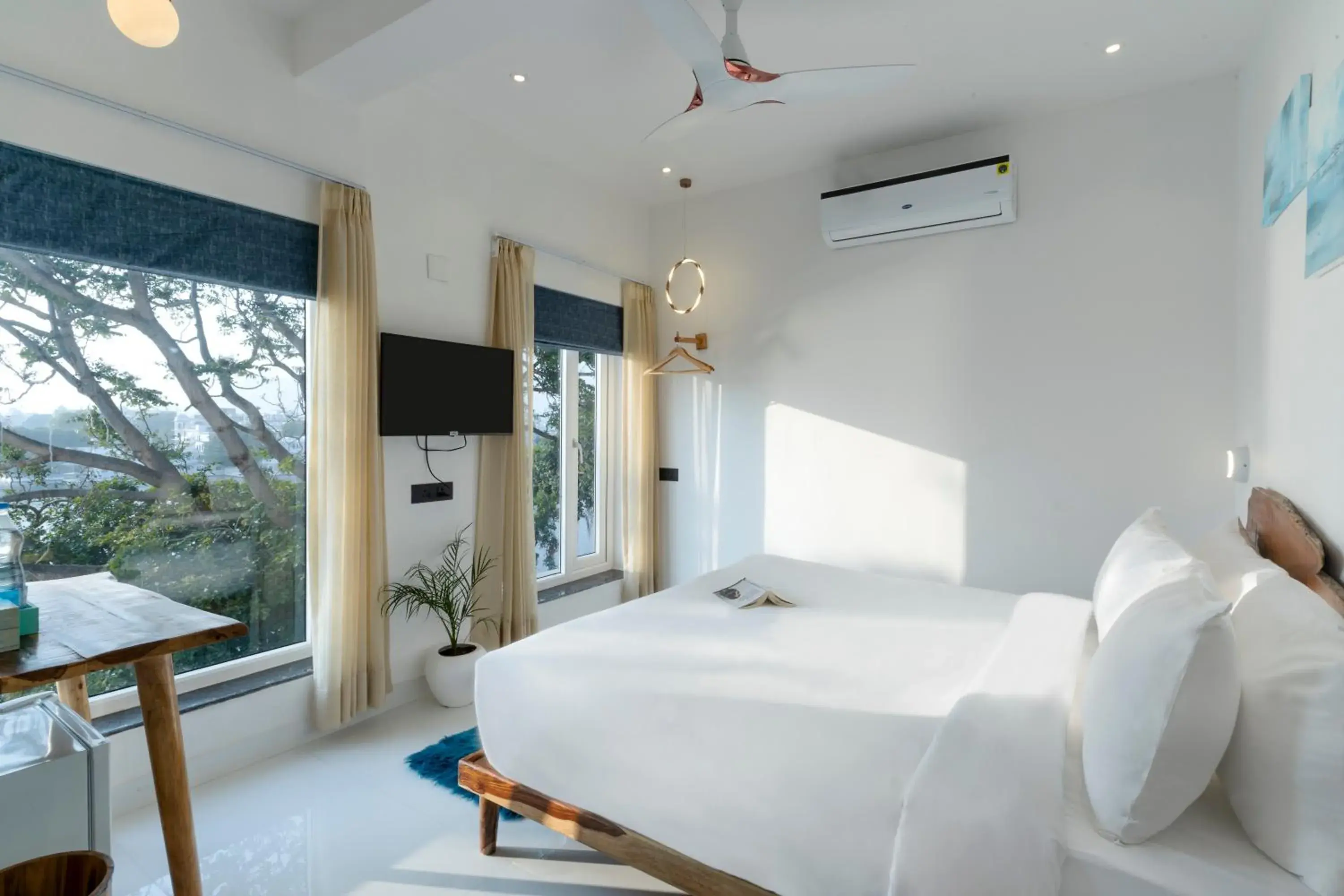 Deluxe Double Room with Lake View in Moustache Udaipur Luxuria Deluxe Double Room with Lake View in Moustache Udaipur Luxuria