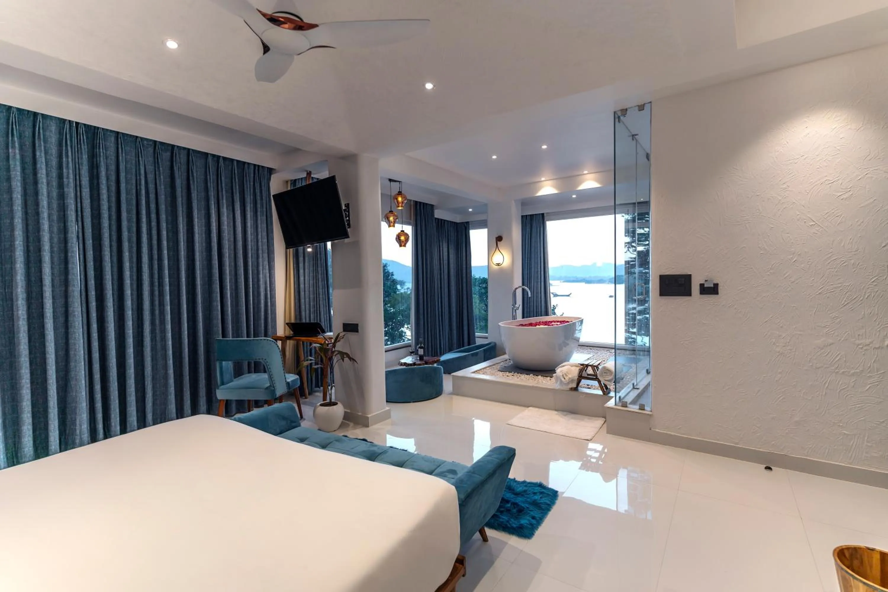 Photo of the whole room, Bed in Moustache Udaipur Luxuria