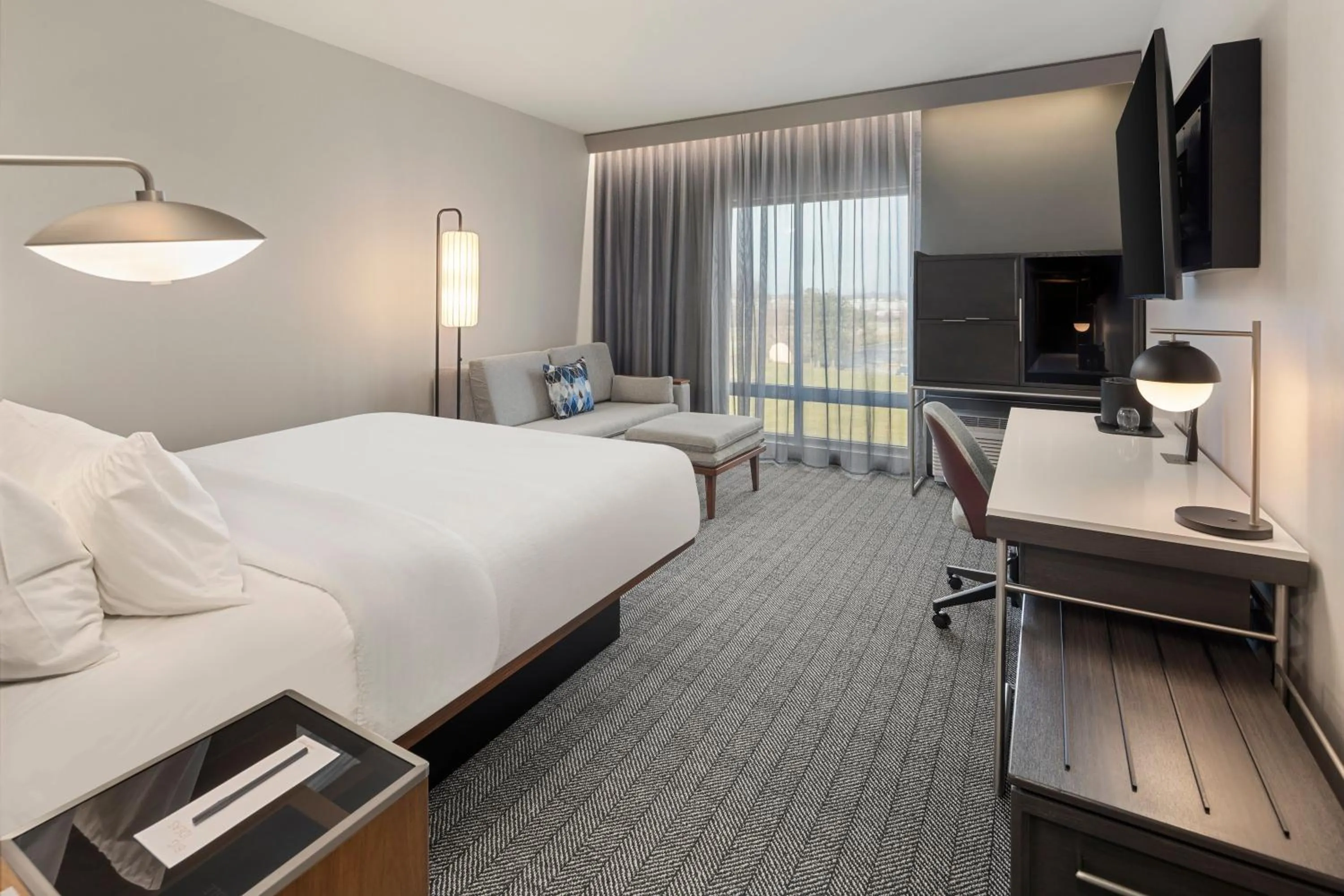 Bed in Courtyard by Marriott Bettendorf