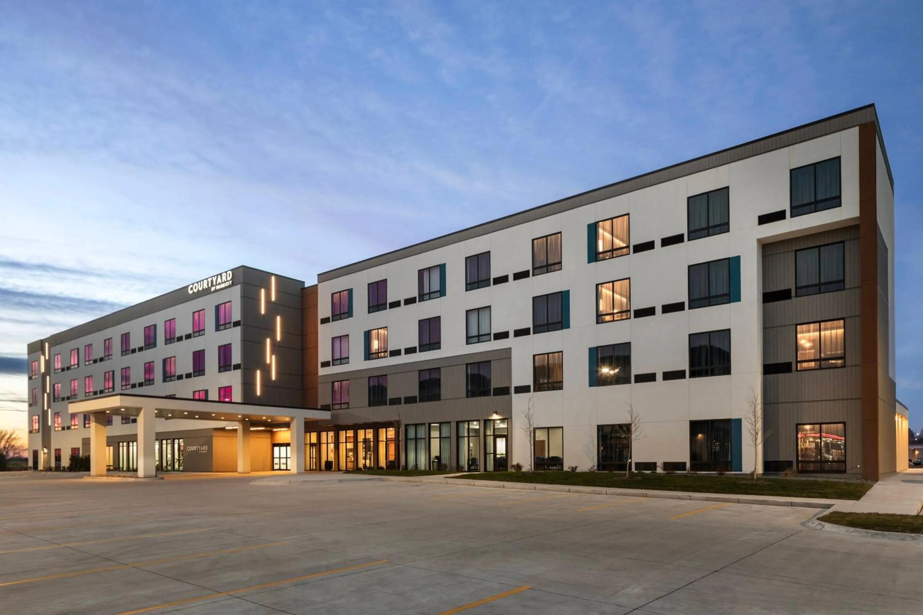 Facade/entrance in Courtyard by Marriott Bettendorf
