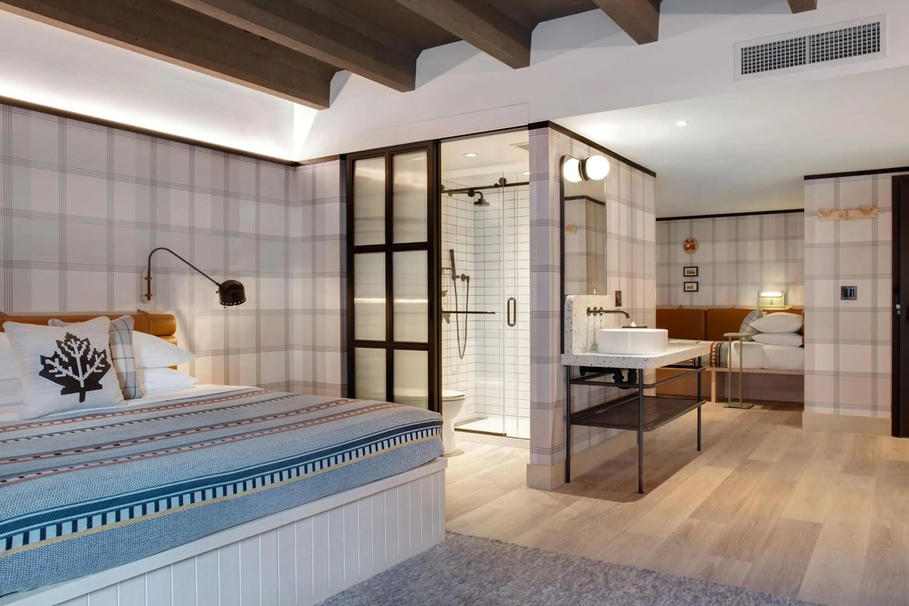 Photo of the whole room, Bed in Moxy Banff