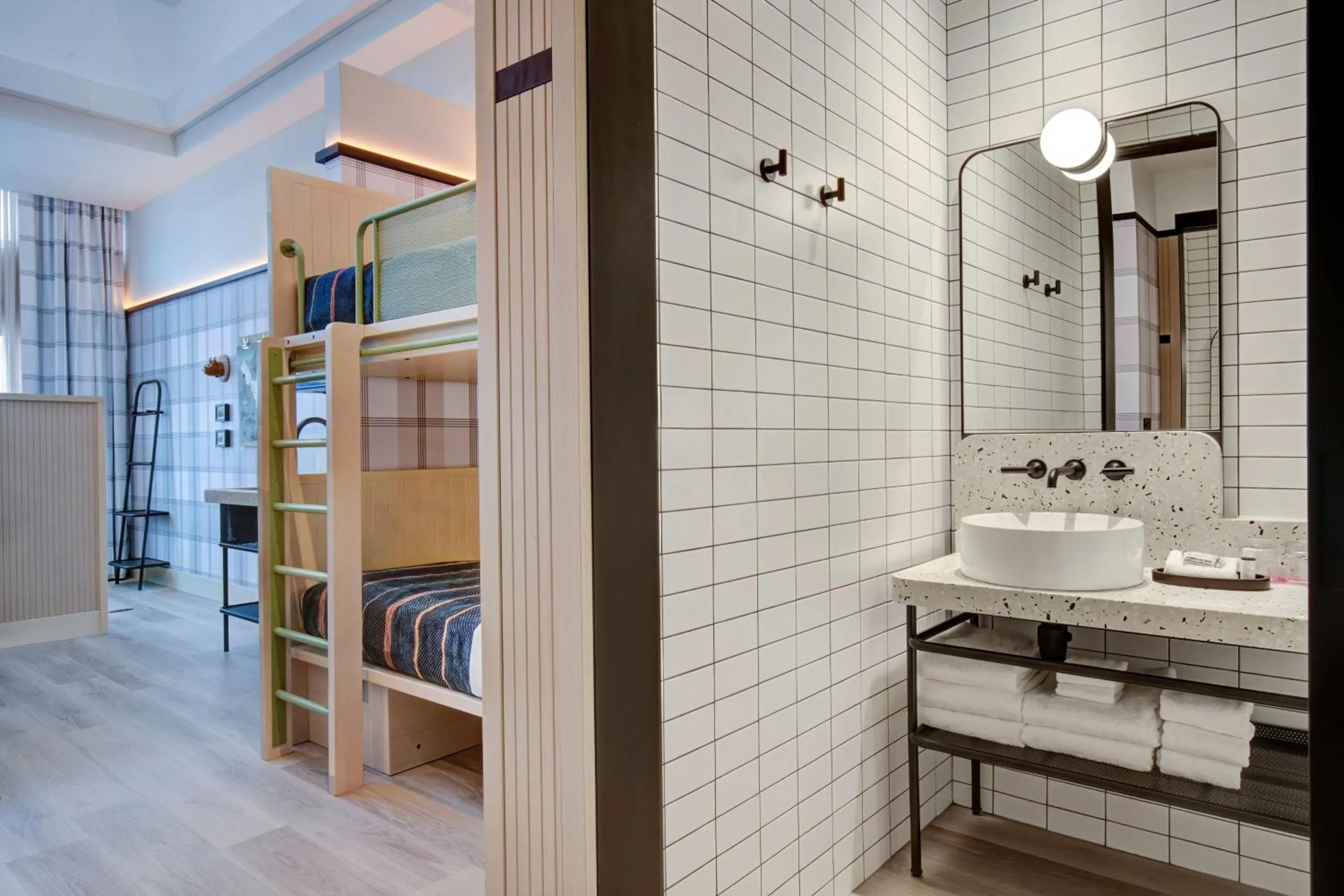 Photo of the whole room in Moxy Banff