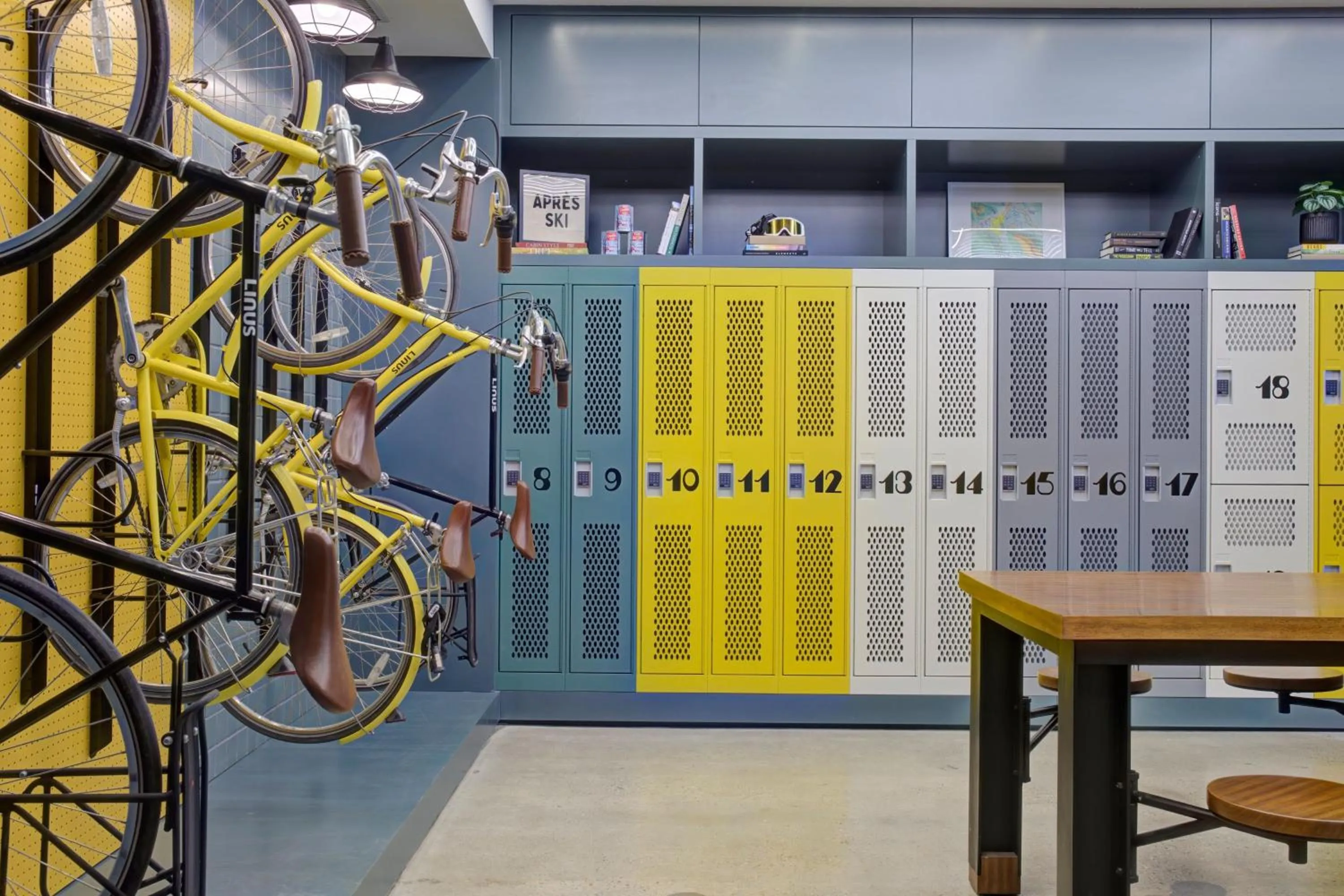 Lobby or reception in Moxy Banff