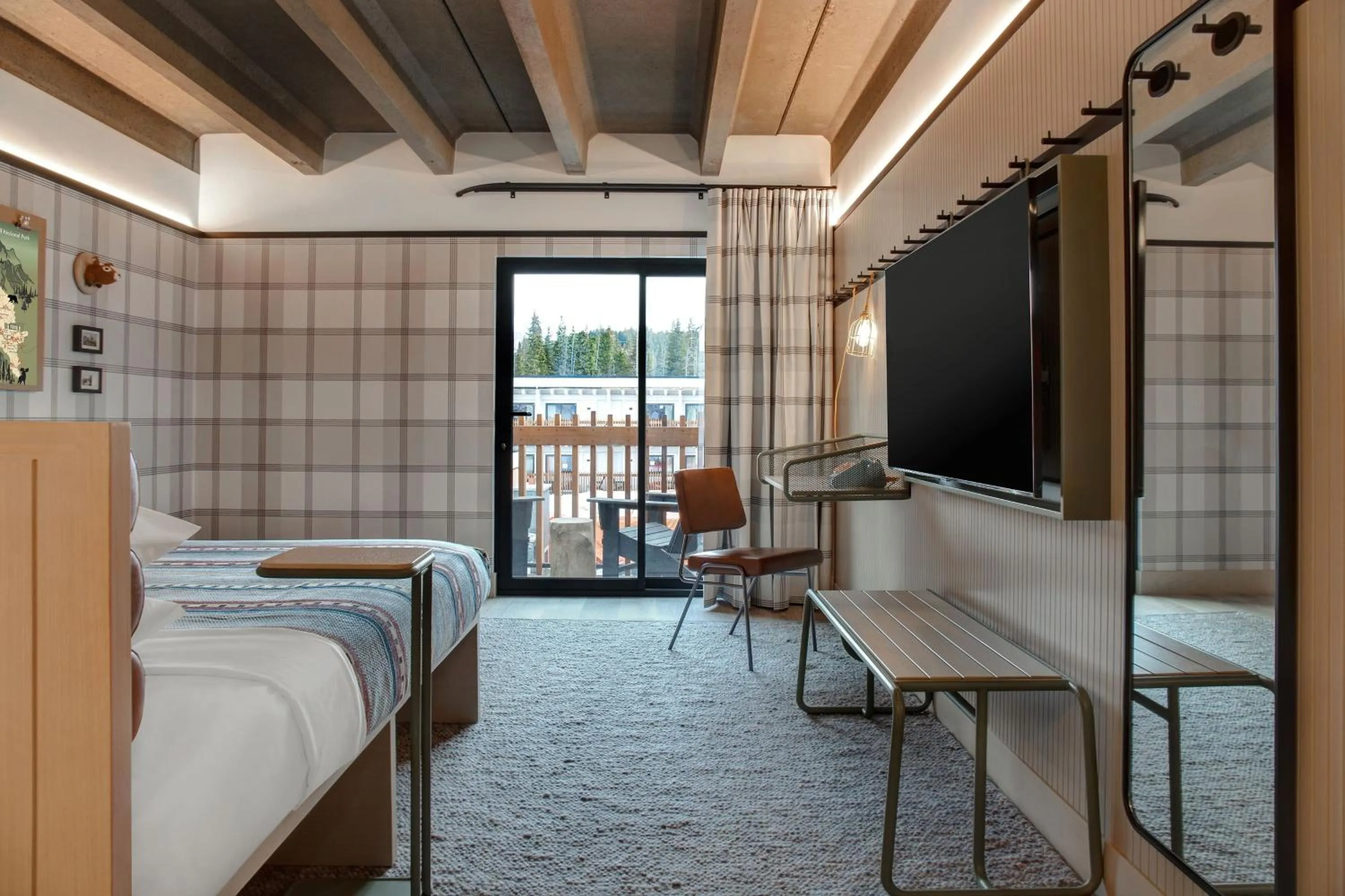 Photo of the whole room, Bed in Moxy Banff