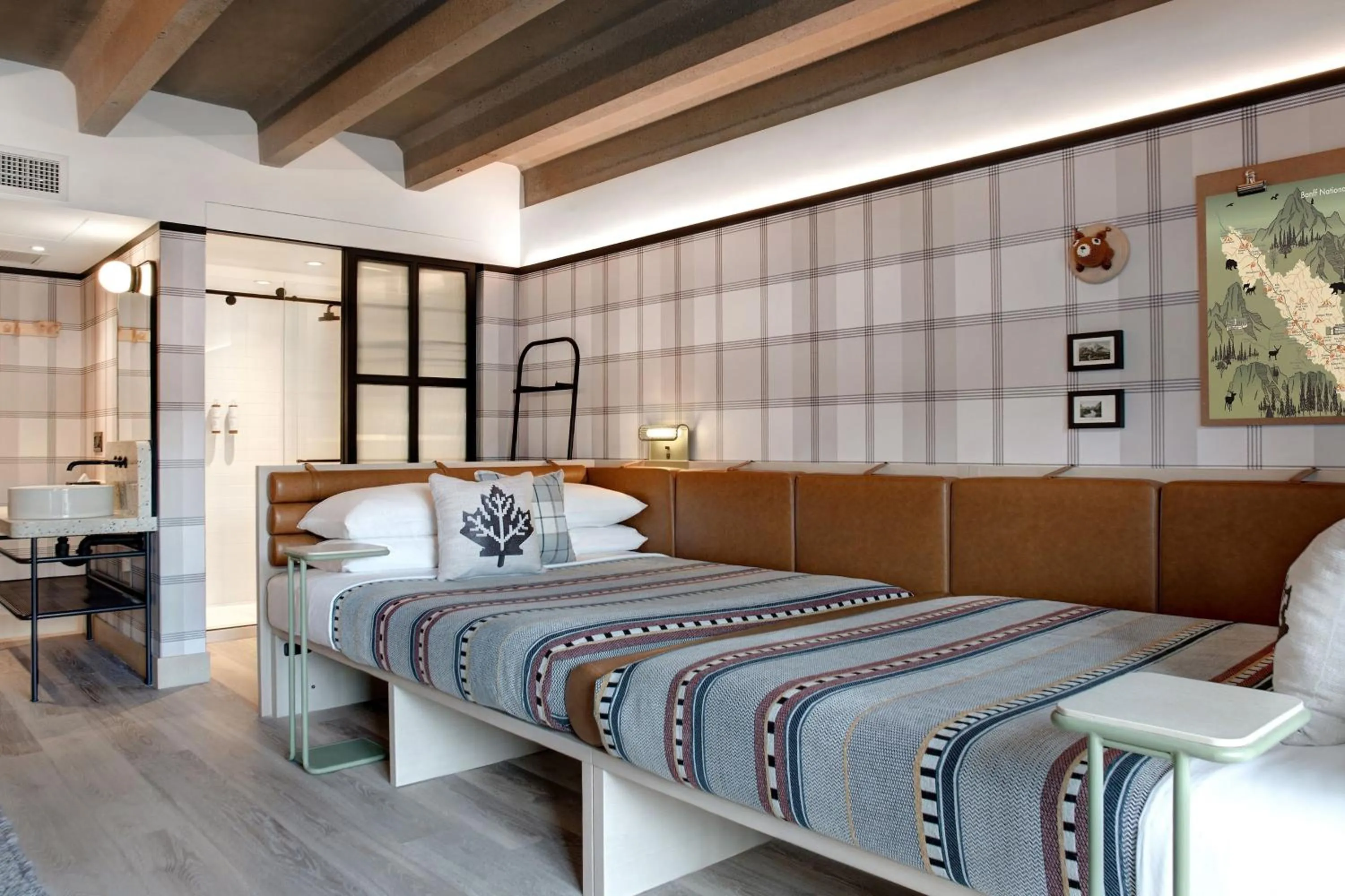 Photo of the whole room, Bed in Moxy Banff