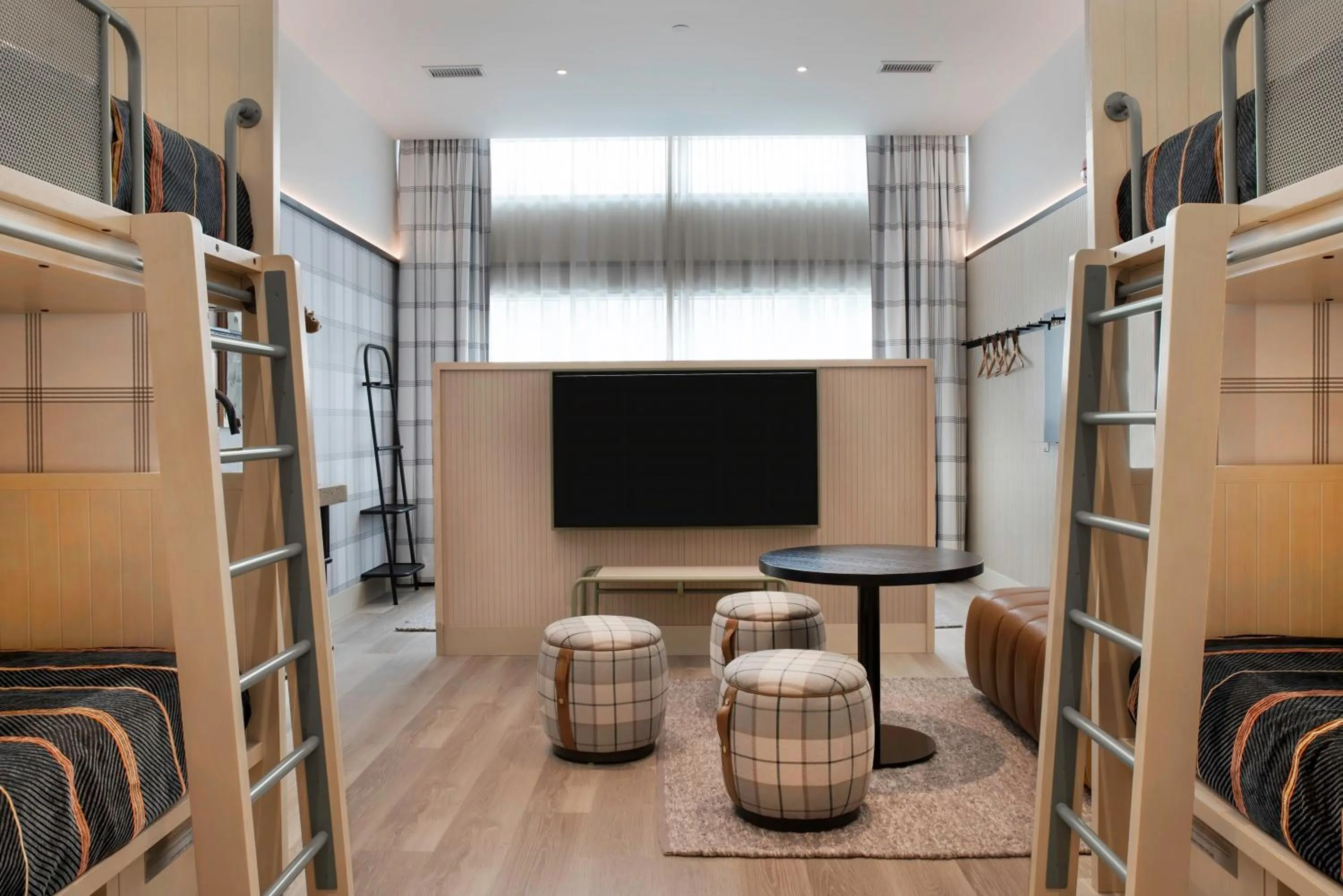 Photo of the whole room in Moxy Banff