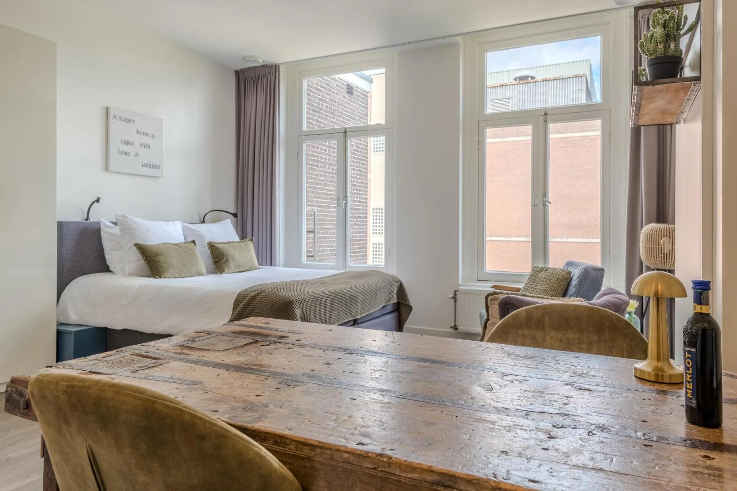 Night, Bed in Hotel Oranjestaete