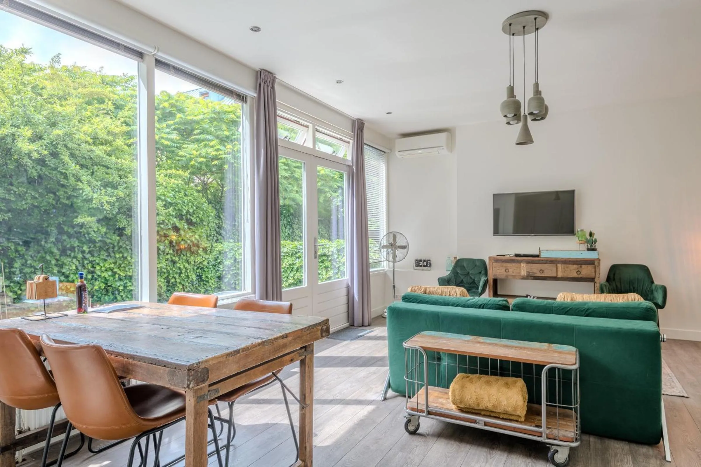 Communal lounge/ TV room in Hotel Oranjestaete