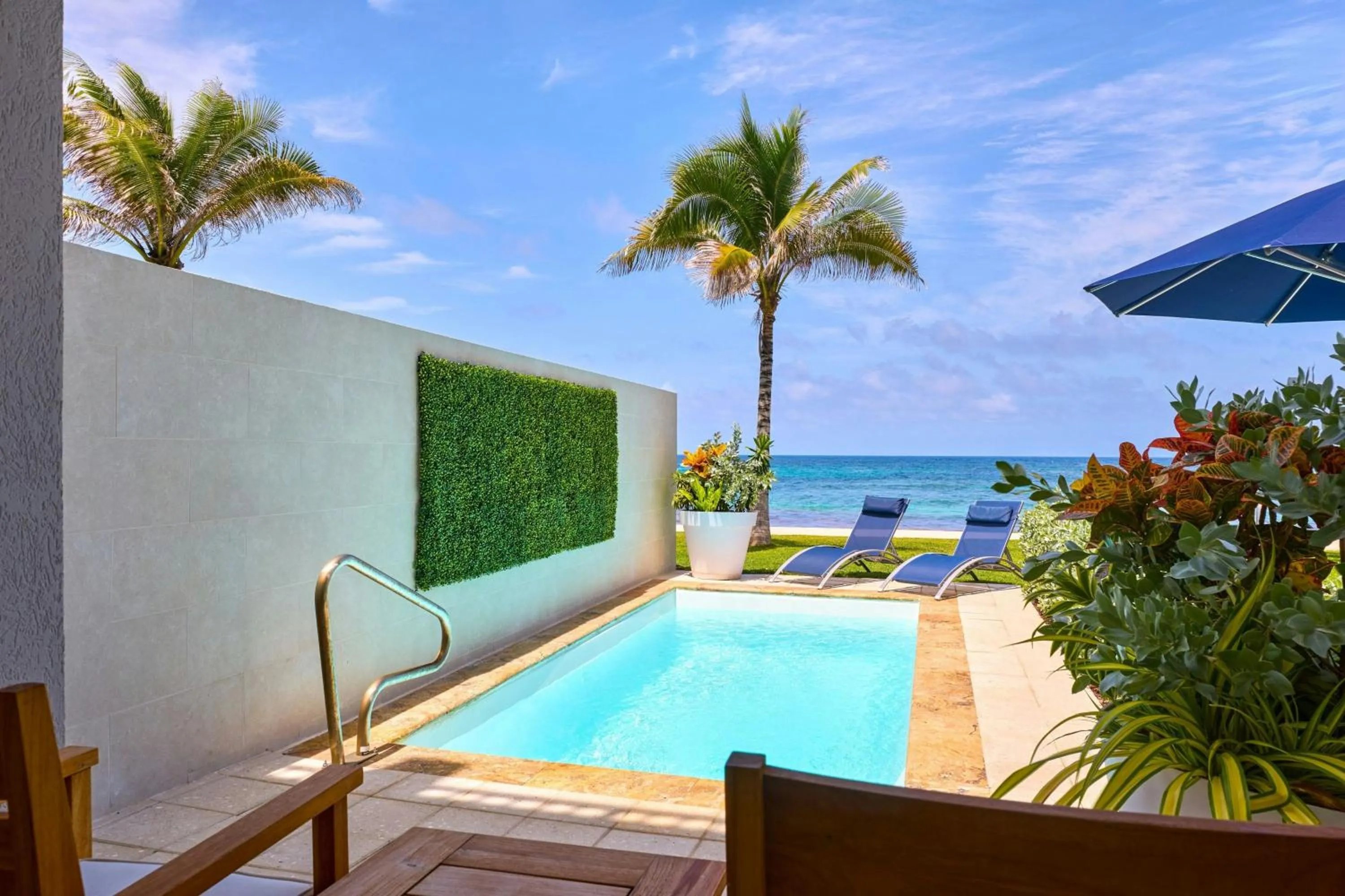 Swimming pool in JW Marriott St Maarten Beach Resort & Spa