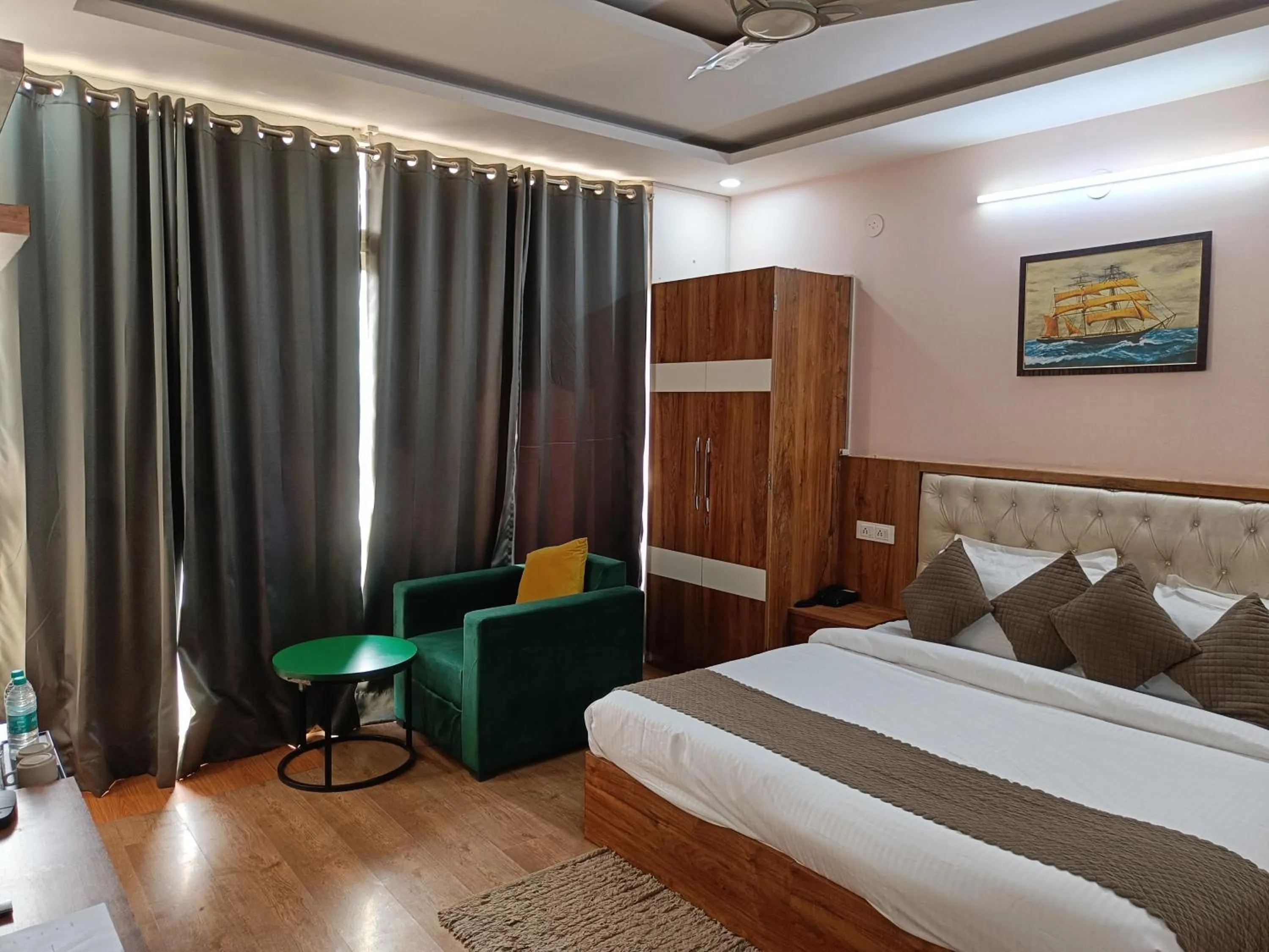 Bed in The Sandalwood Hotel I Sec-38 I Near Medanta Medicity Gurgaon
