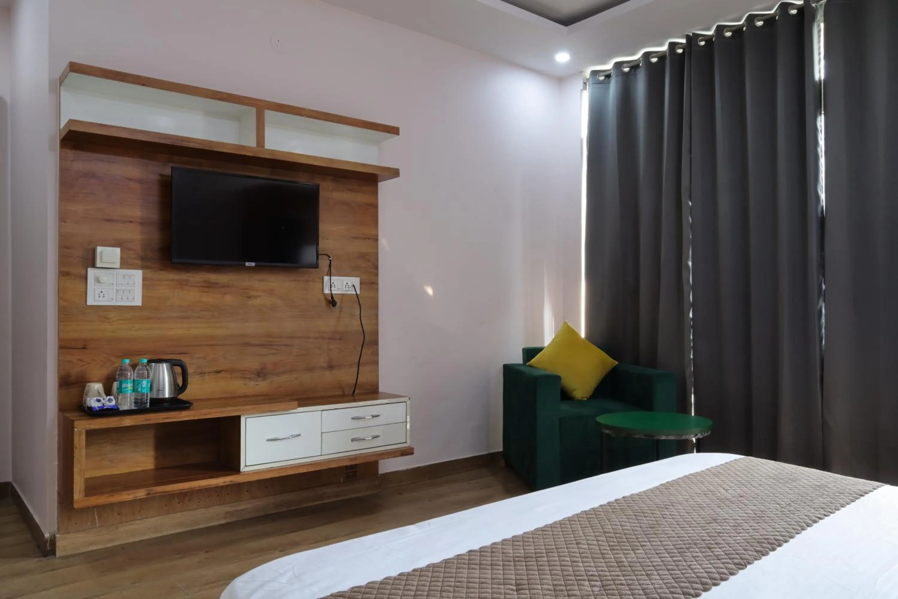 Coffee/tea facilities, Bed in The Sandalwood Hotel I Sec-38 I Near Medanta Medicity Gurgaon