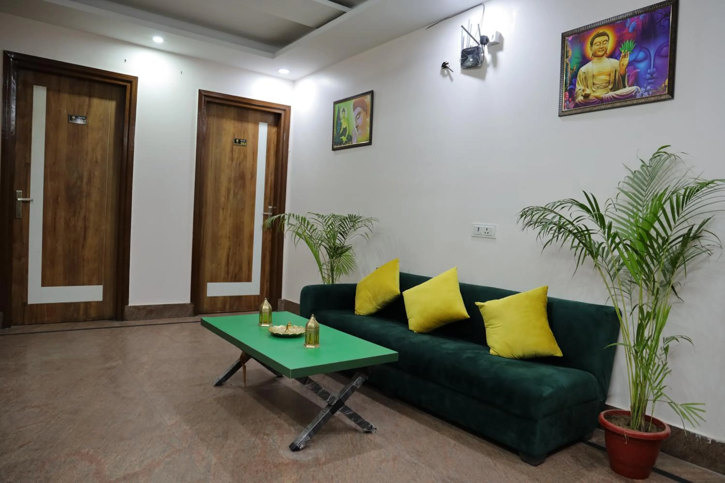 People in The Sandalwood Hotel I Sec-38 I Near Medanta Medicity Gurgaon