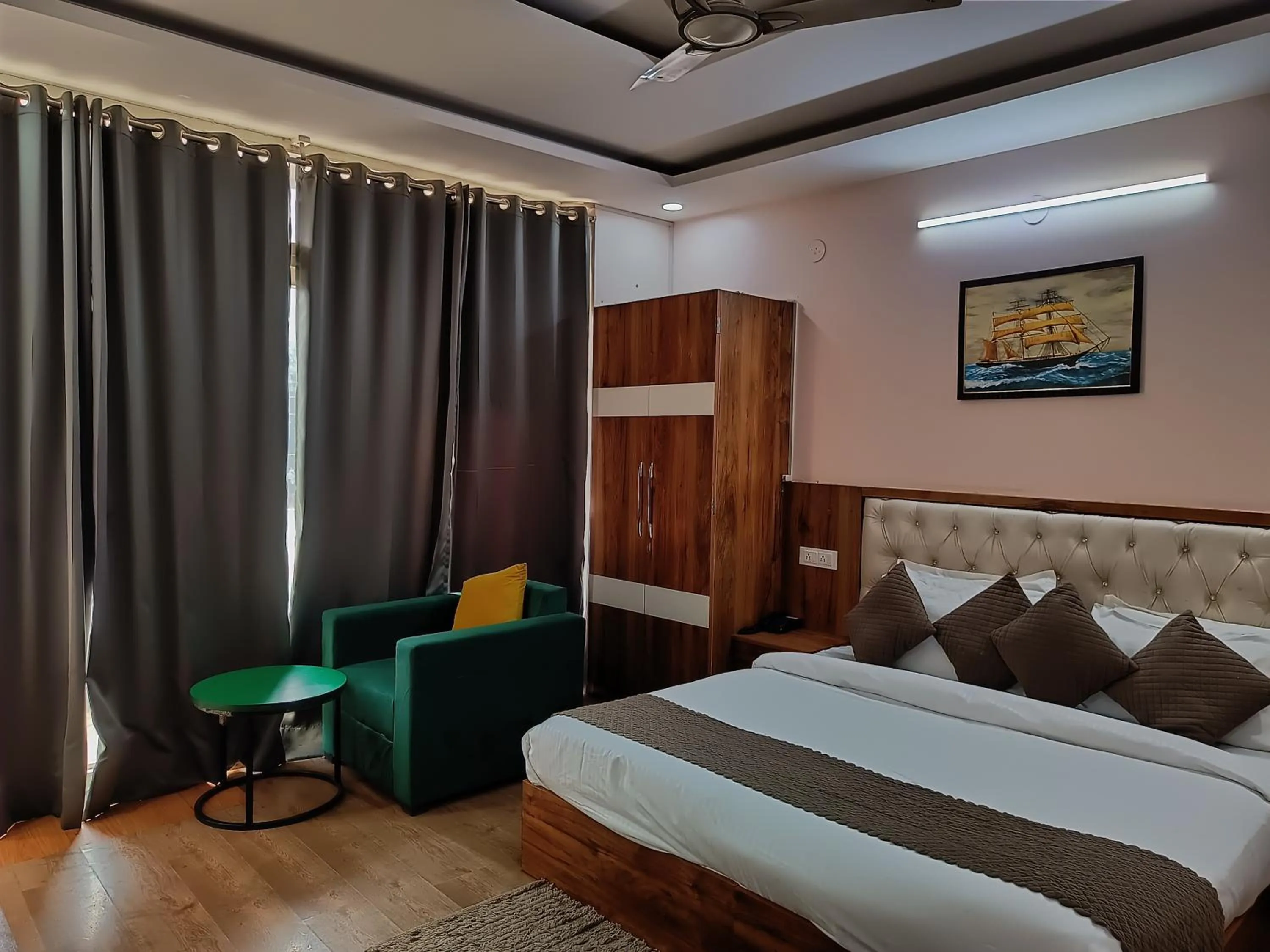 Bed in The Sandalwood Hotel I Sec-38 I Near Medanta Medicity Gurgaon