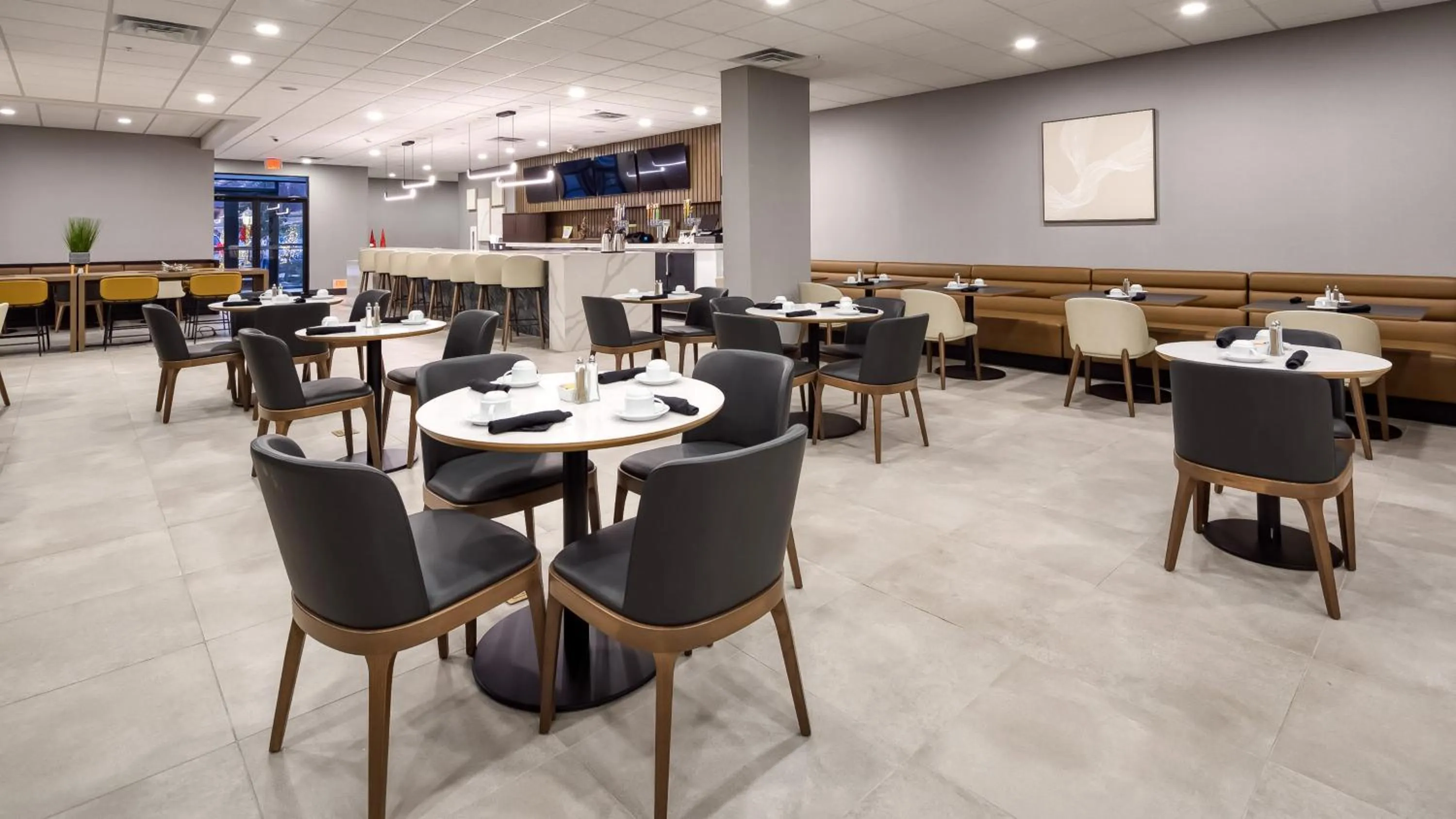 Restaurant/places to eat in Holiday Inn Nashville Airport by IHG